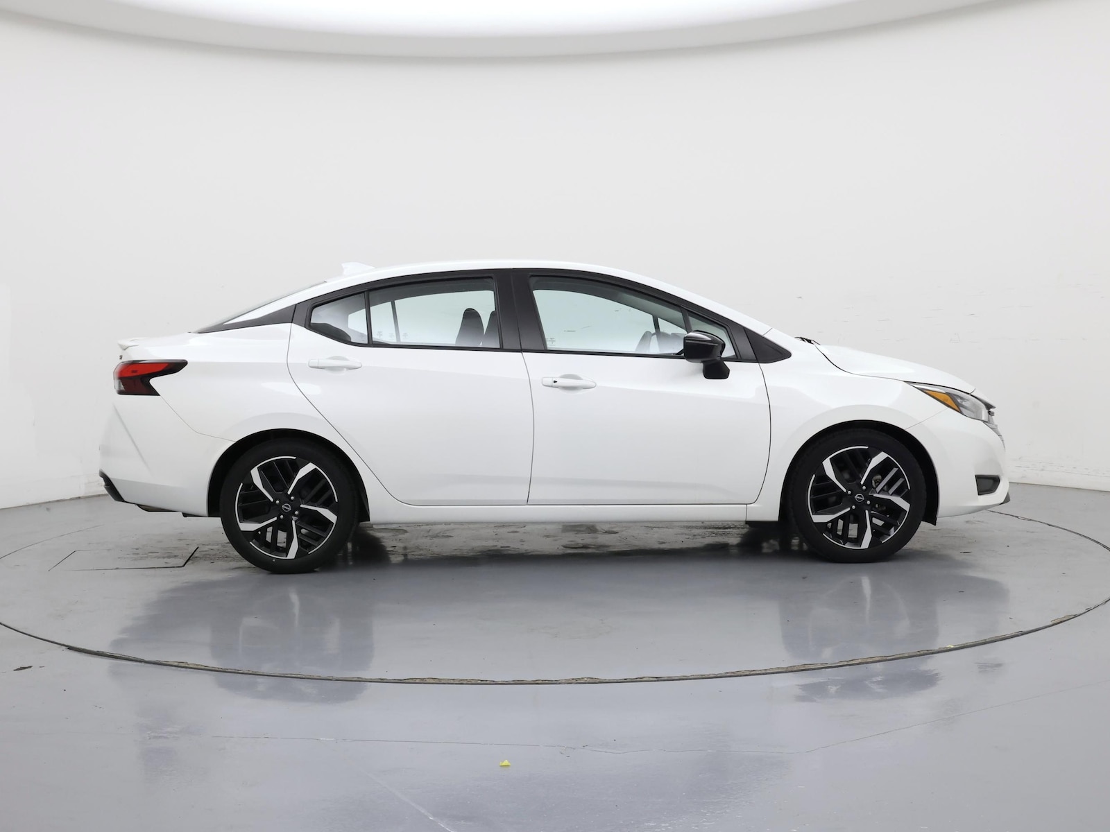 2024 Nissan Versa Sedan SR - Photo 8