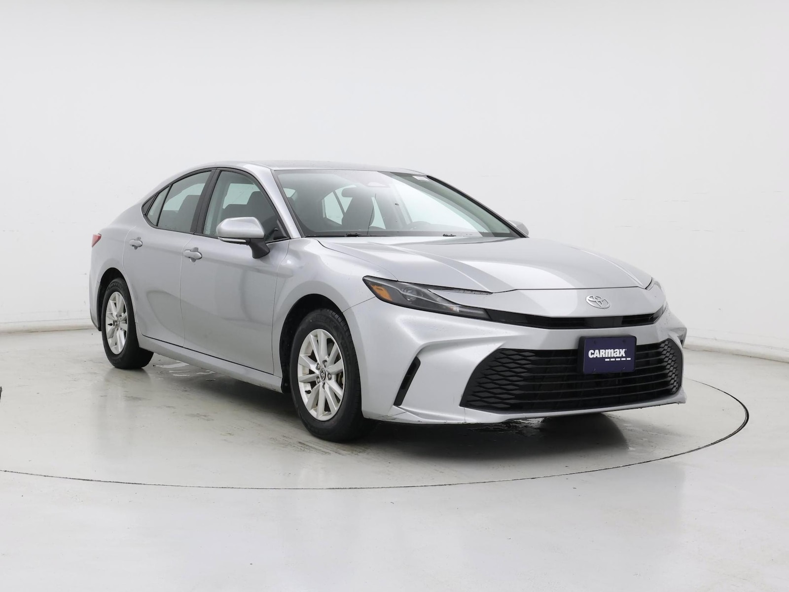 2025 Toyota Camry LE - Photo 2