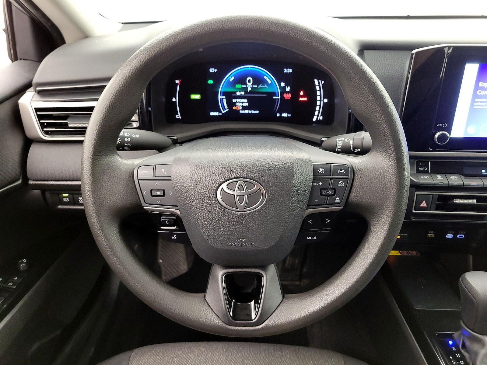 2025 Toyota Camry LE - Photo 11
