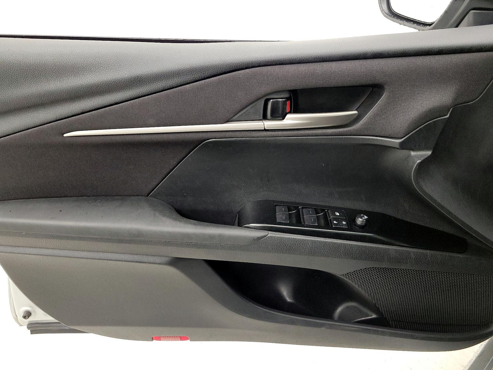 2025 Toyota Camry LE - Photo 13