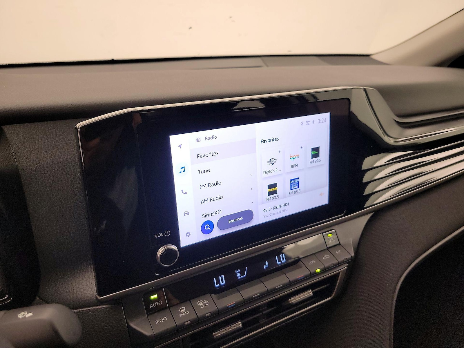 2025 Toyota Camry LE - Photo 17