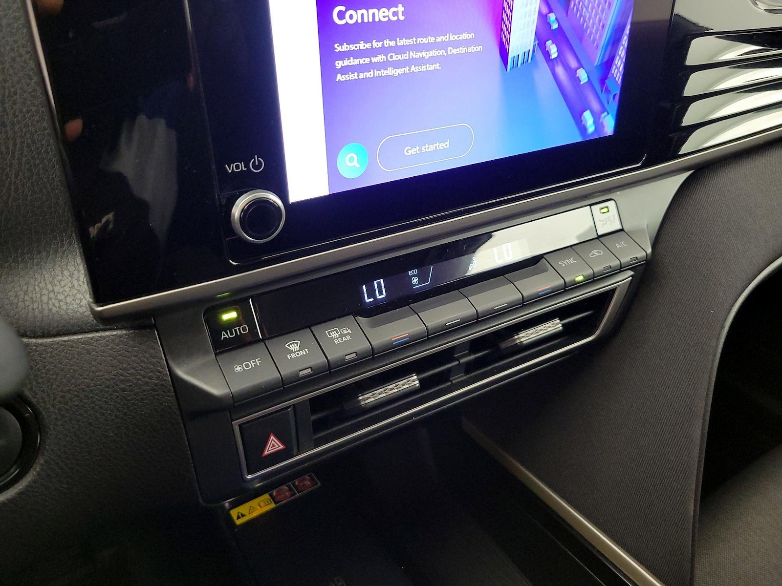 2025 Toyota Camry LE - Photo 18