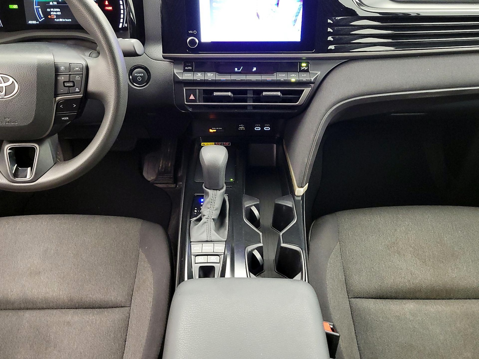 2025 Toyota Camry LE - Photo 19