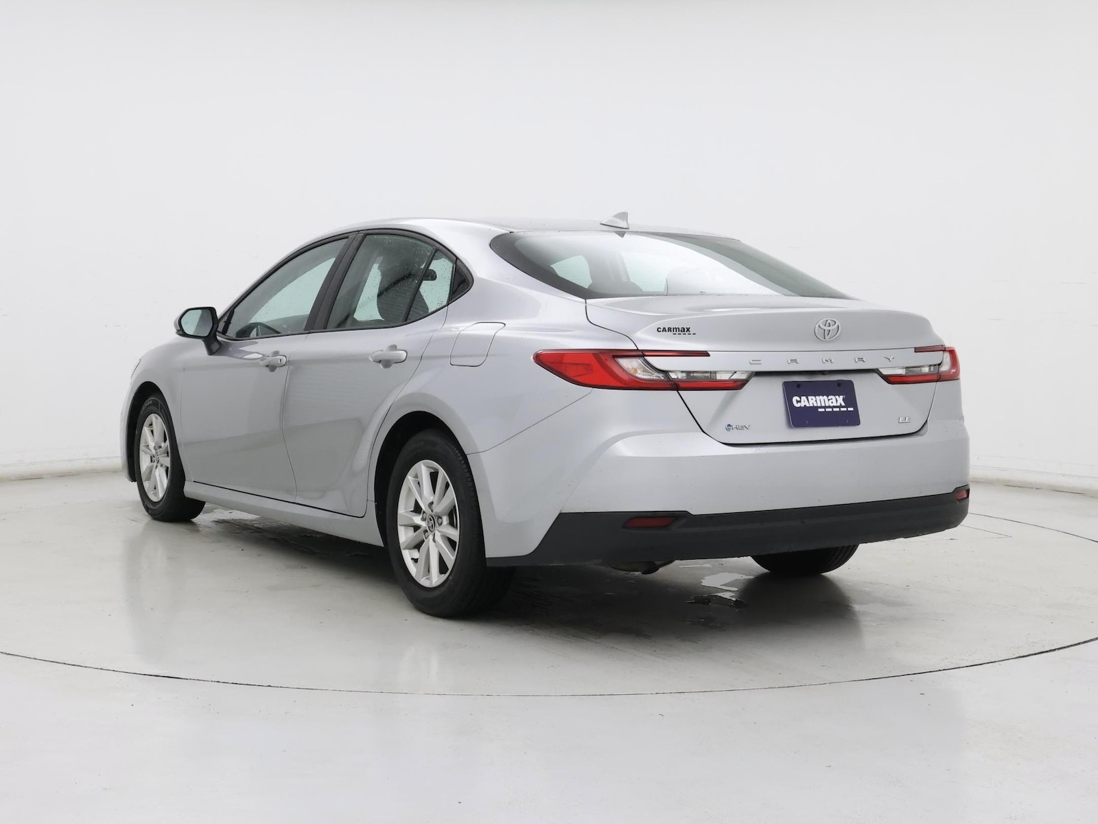 2025 Toyota Camry LE - Photo 3