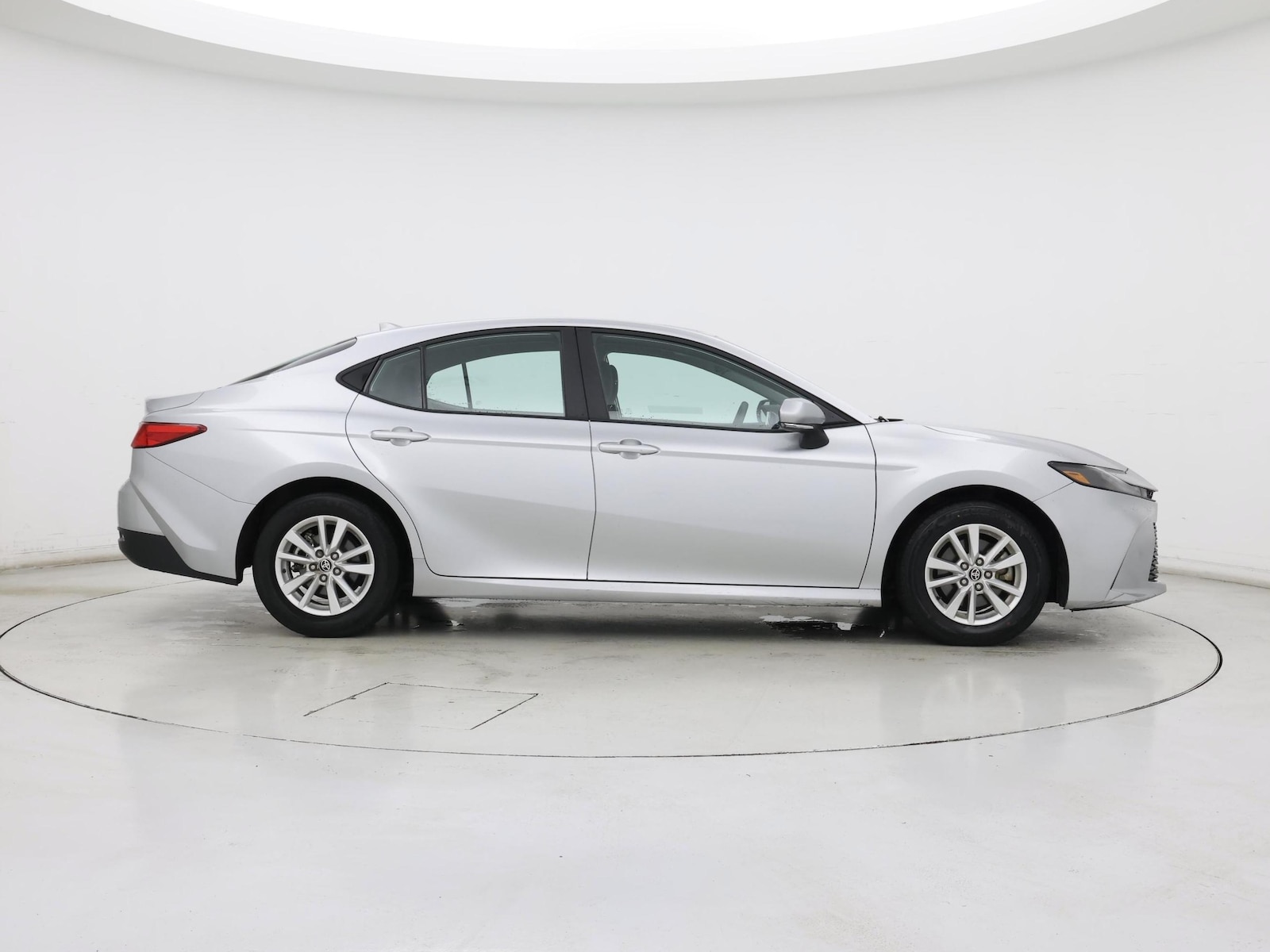 2025 Toyota Camry LE - Photo 8