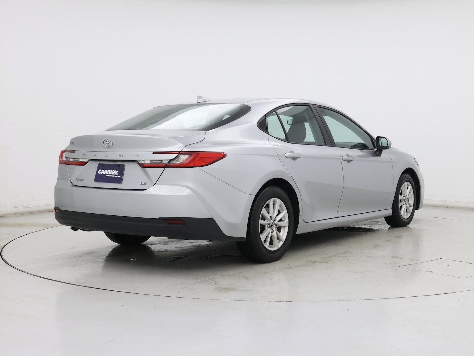 2025 Toyota Camry LE - Photo 9
