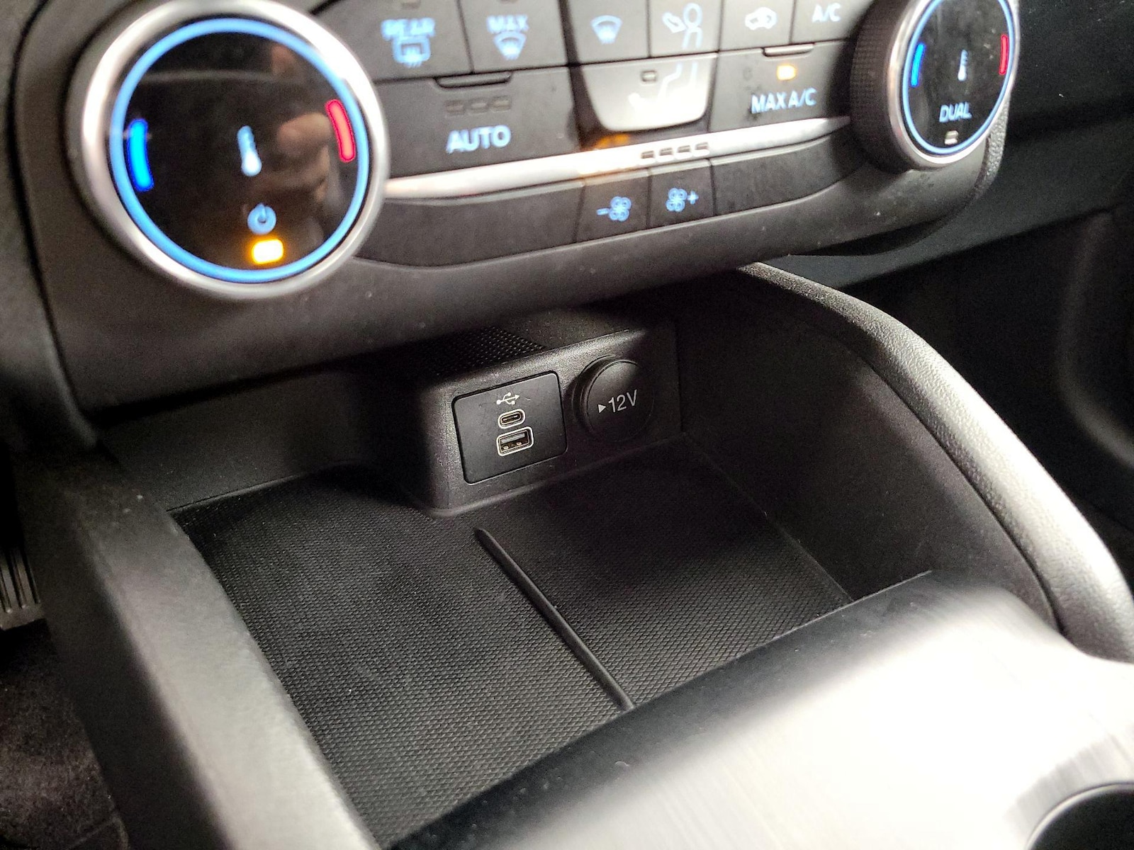 2025 Ford Escape ST-Line - Photo 19