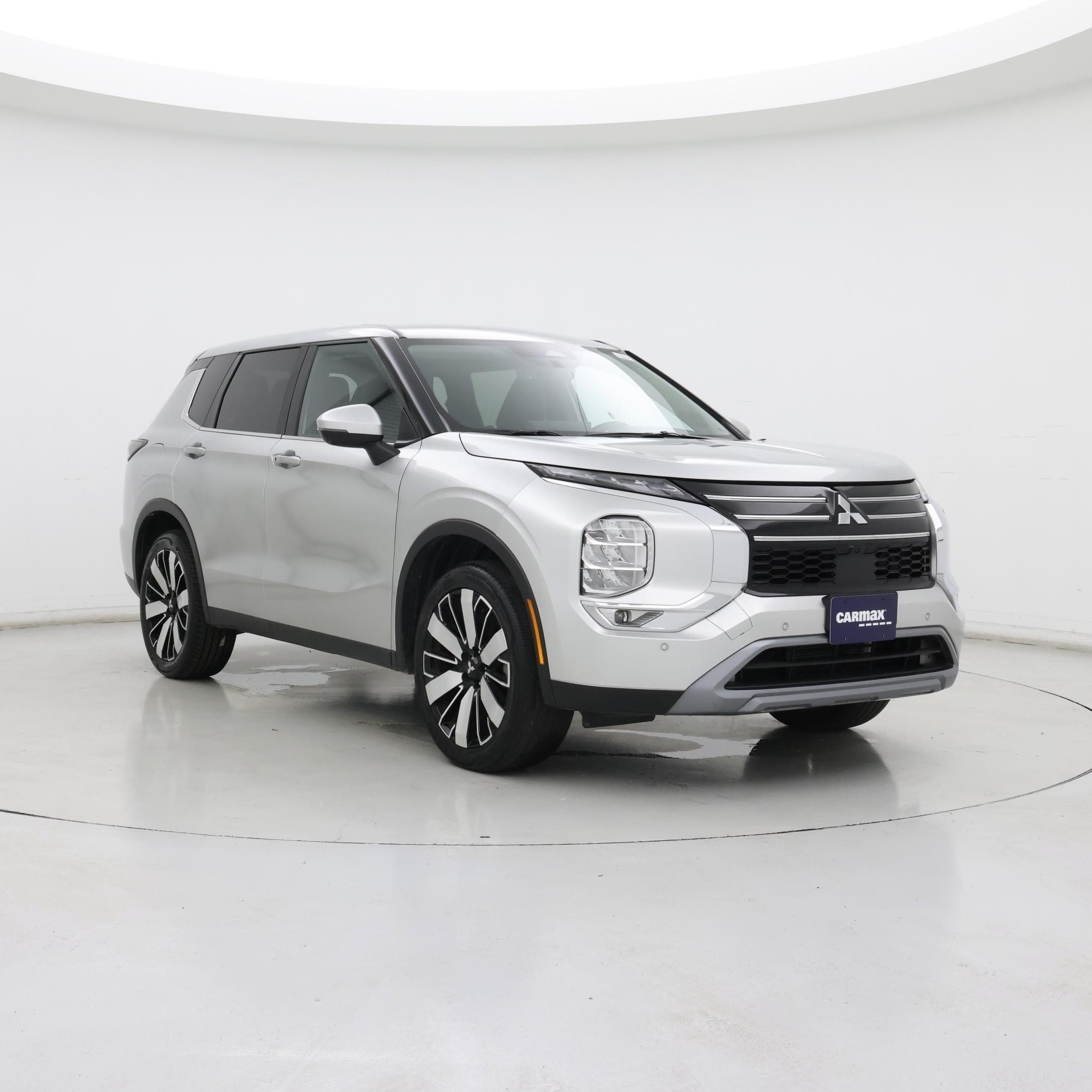 Silver 2025 Mitsubishi Outlander SUV / Crossover Front-Wheel Drive Automatic