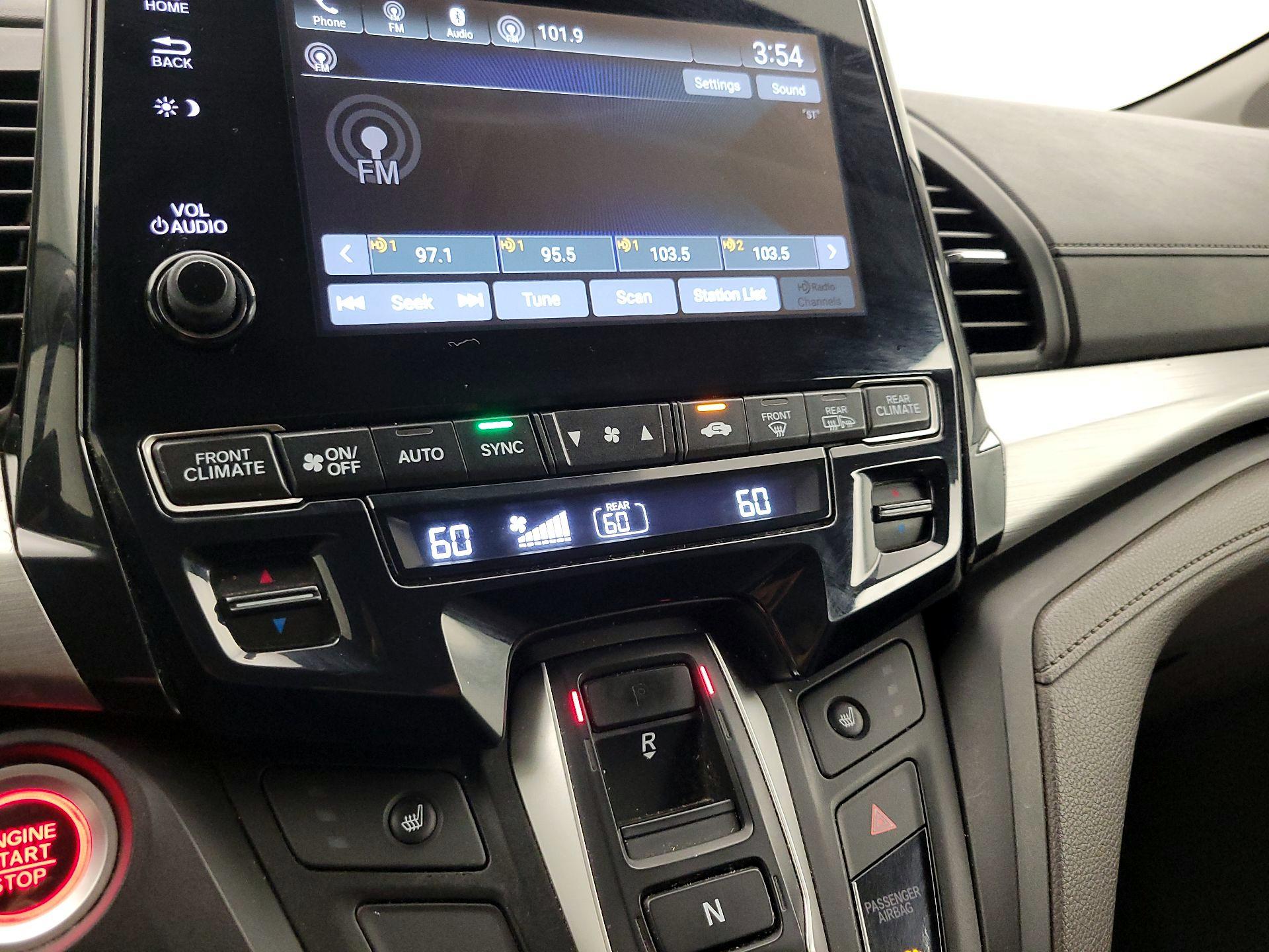 Thumbnail: 2019 Honda Odyssey - 16