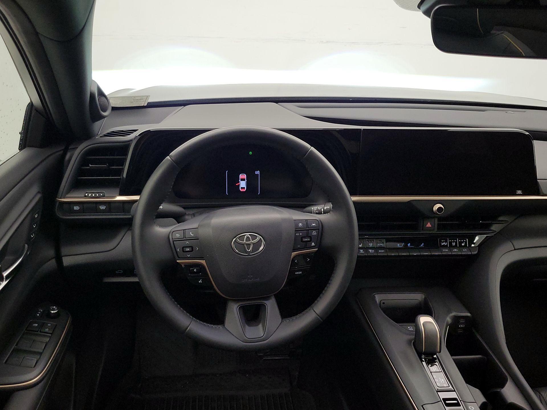 Thumbnail: 2023 Toyota Crown - 10