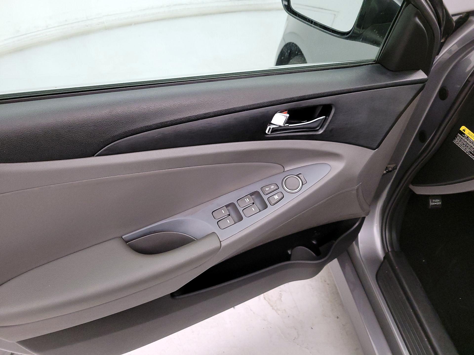 Thumbnail: 2014 Hyundai Sonata - 12