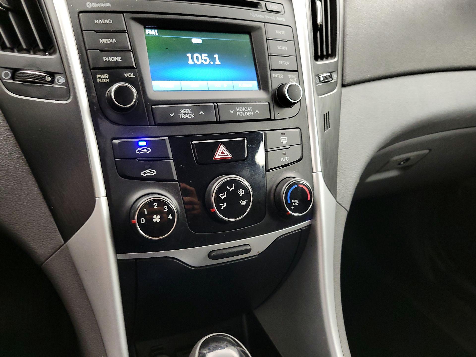 Thumbnail: 2014 Hyundai Sonata - 16