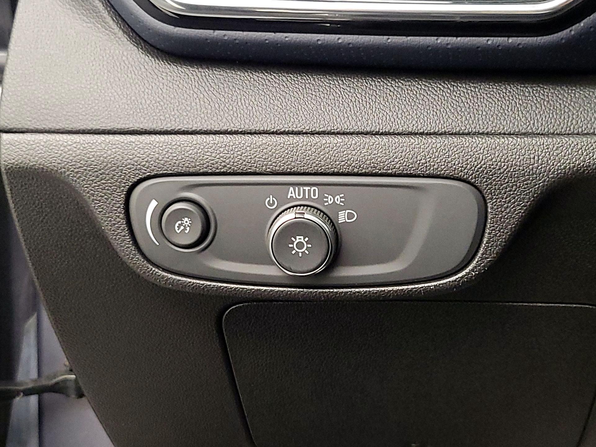 Thumbnail: 2023 Chevrolet Bolt EUV - 13