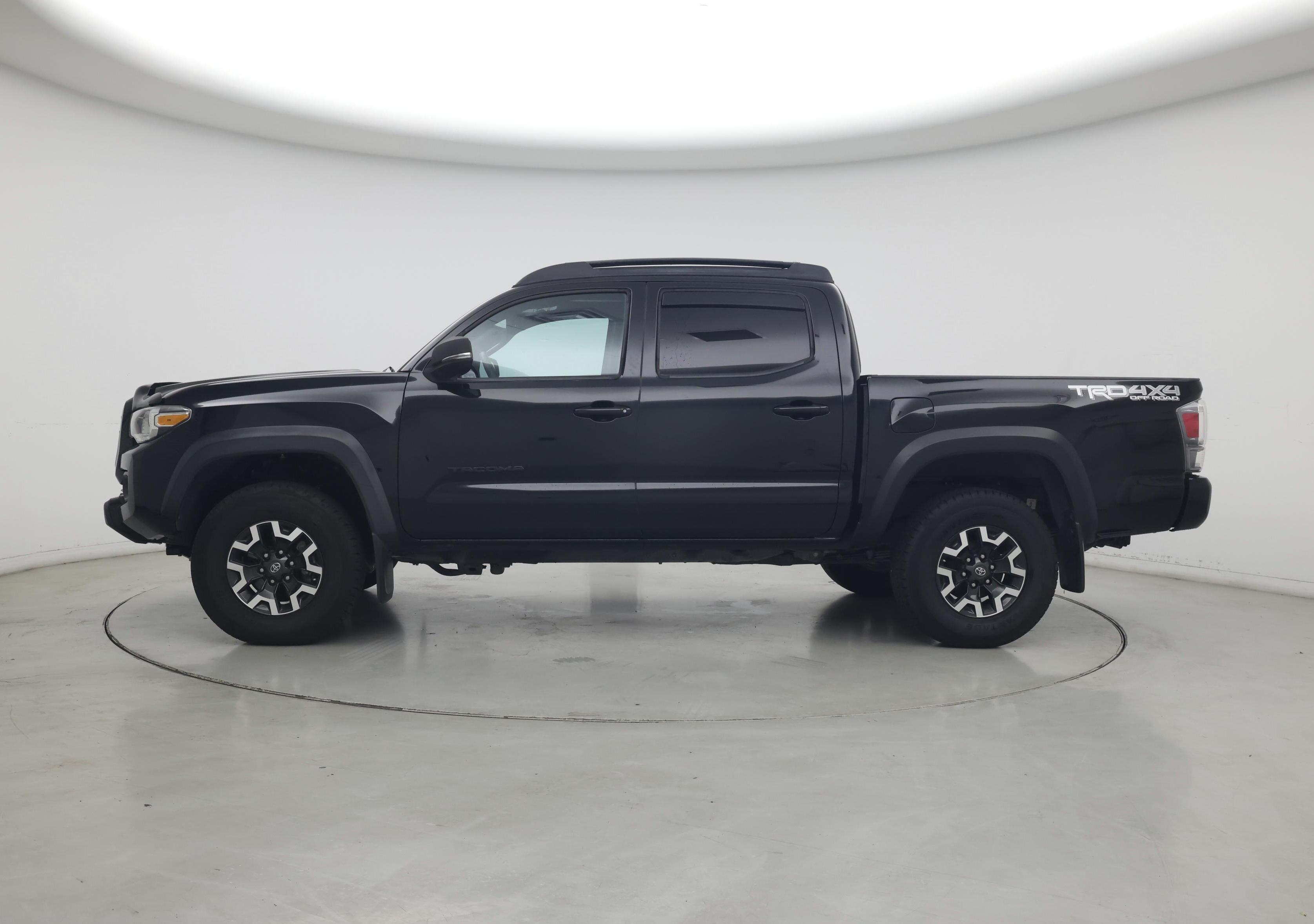 Thumbnail: 2020 Toyota Tacoma - 3
