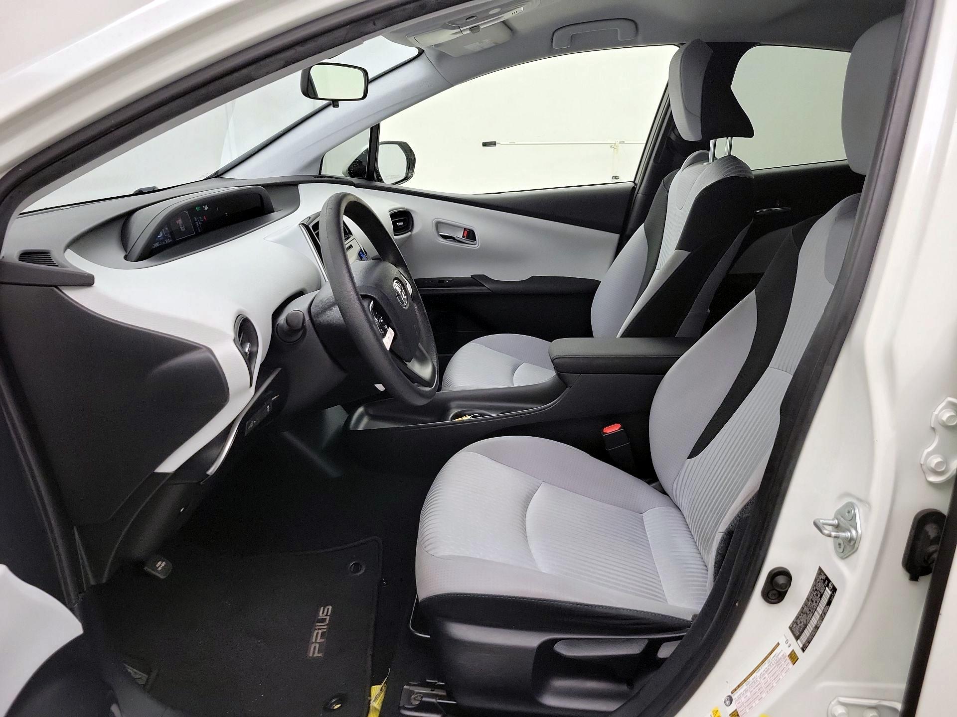 Thumbnail: 2016 Toyota Prius - 11