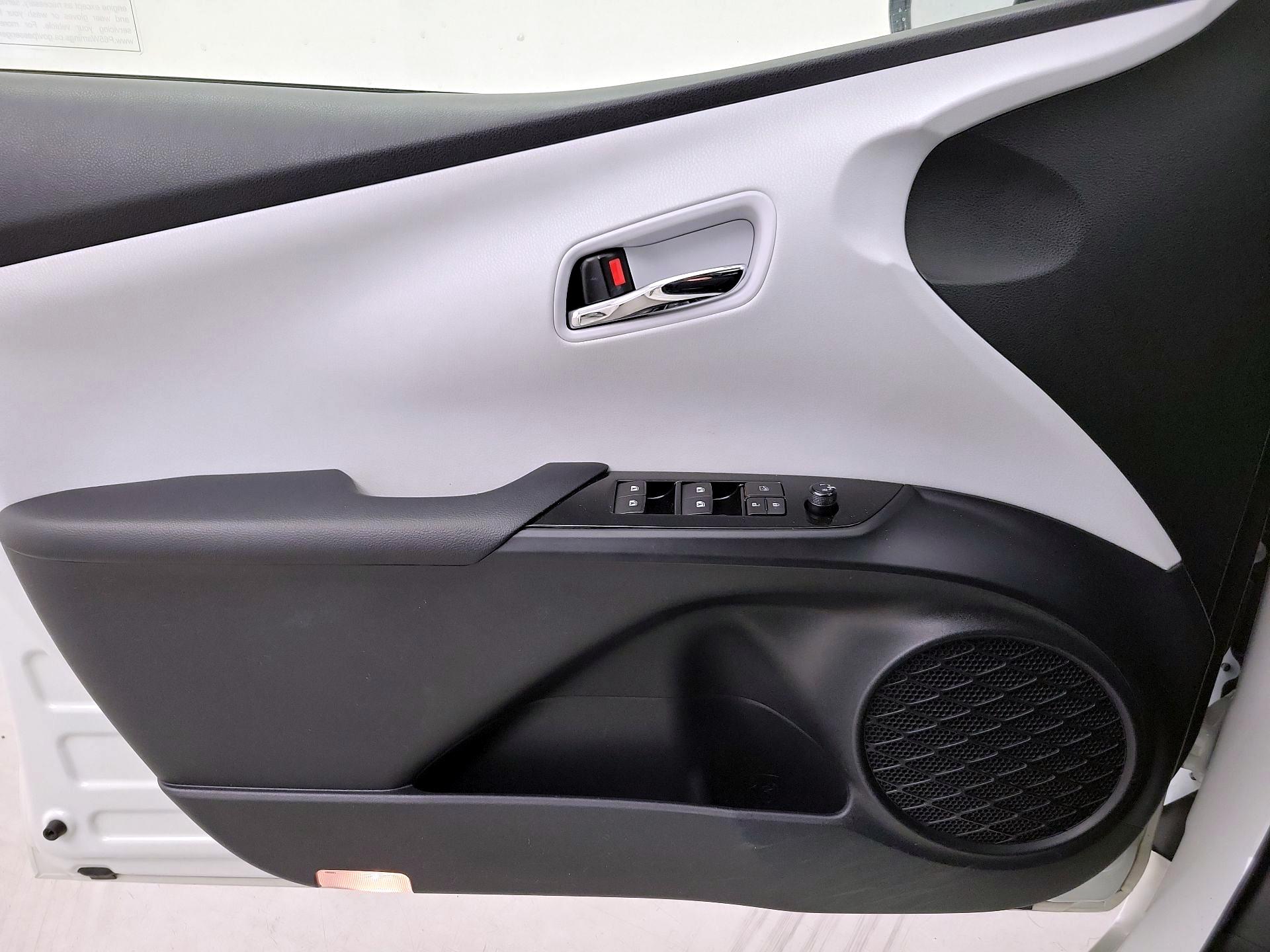 Thumbnail: 2016 Toyota Prius - 12