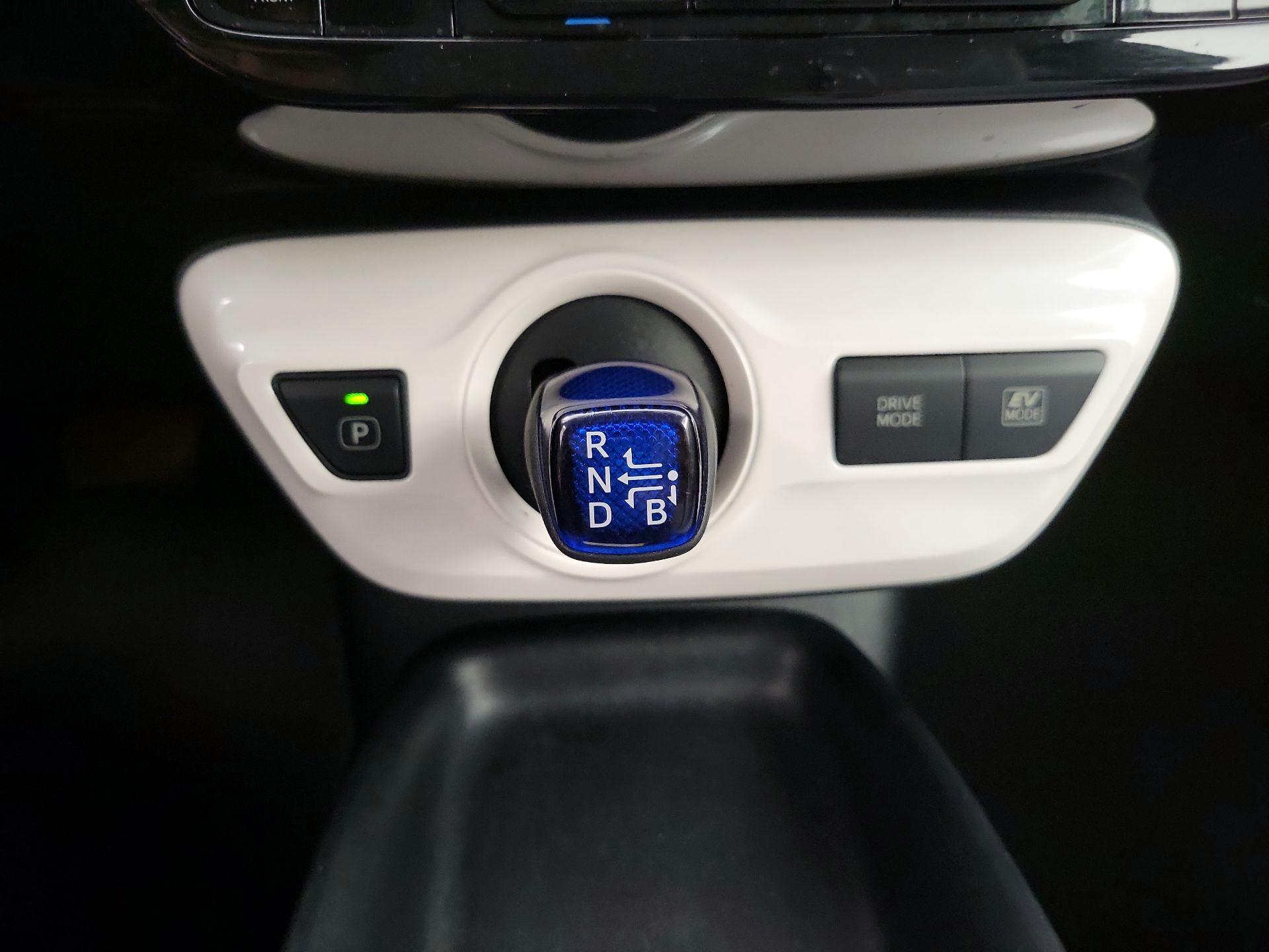 Thumbnail: 2016 Toyota Prius - 17