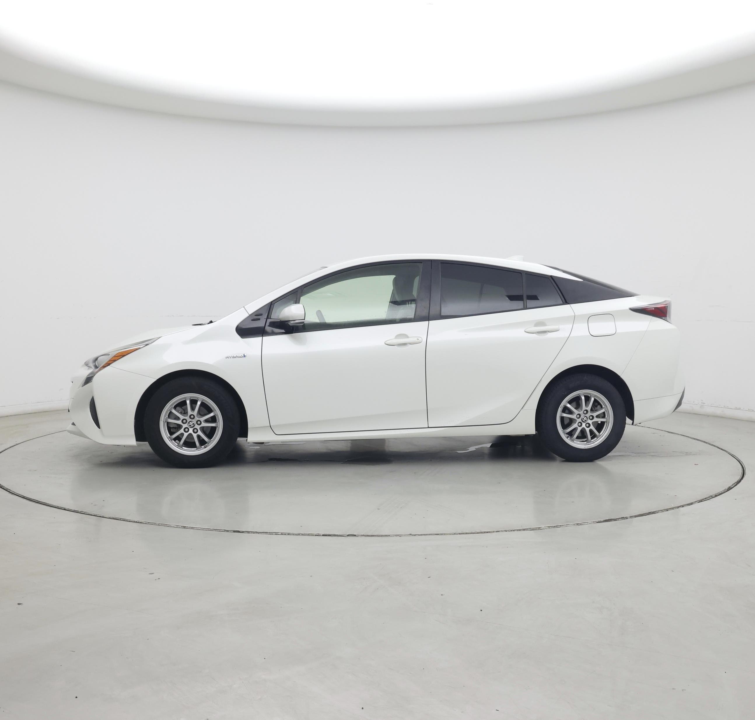 Thumbnail: 2016 Toyota Prius - 3