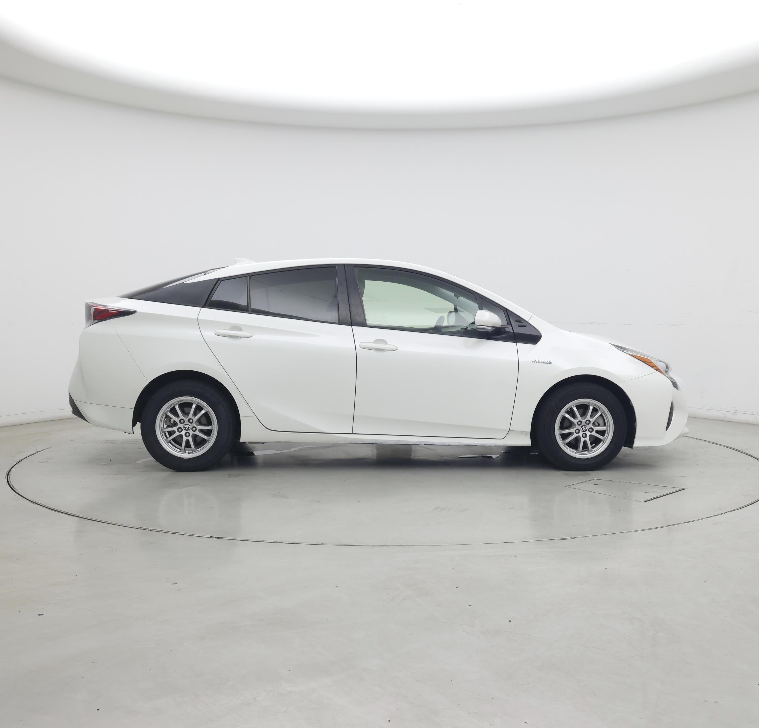 Thumbnail: 2016 Toyota Prius - 7