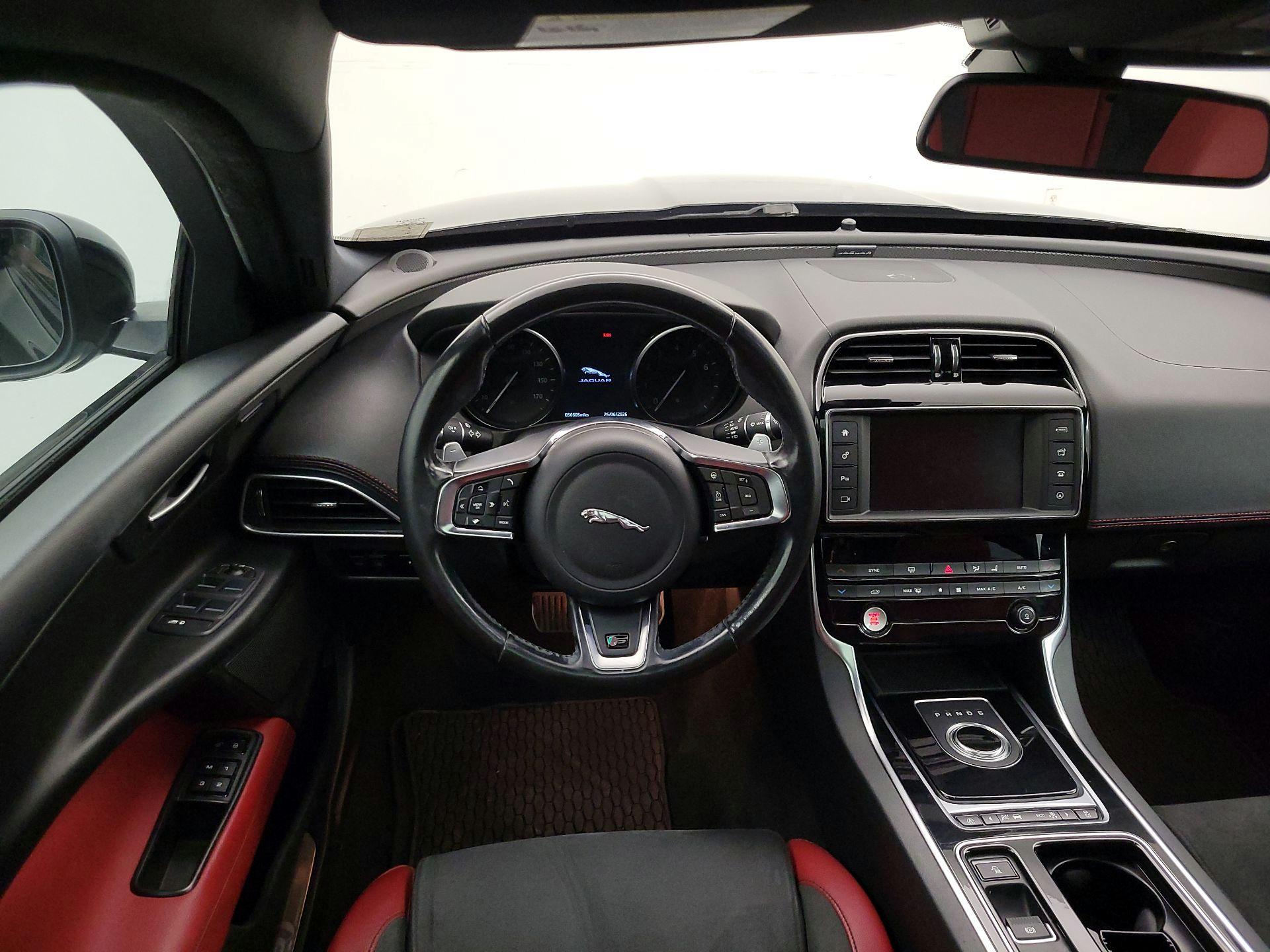 Thumbnail: 2018 Jaguar XE - 10