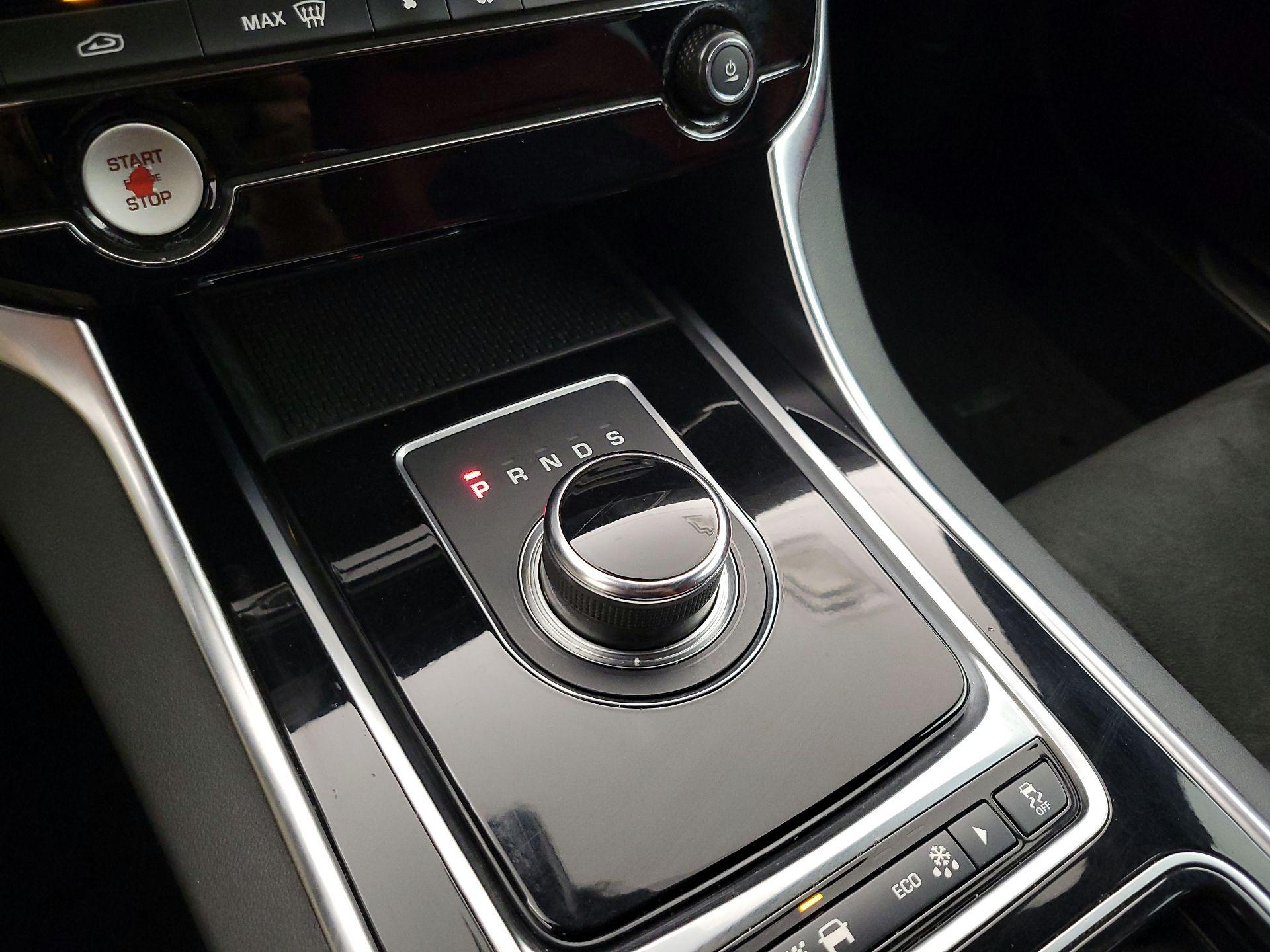 Thumbnail: 2018 Jaguar XE - 18