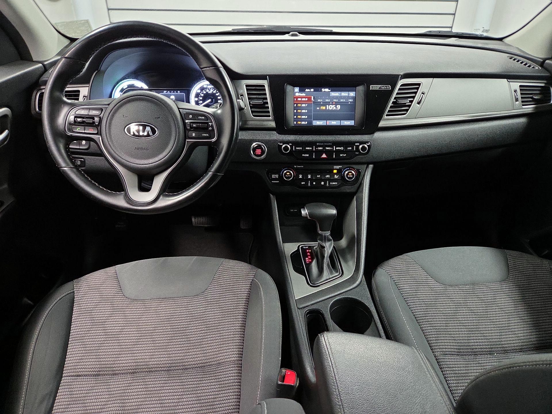 Thumbnail: 2017 Kia Niro - 9