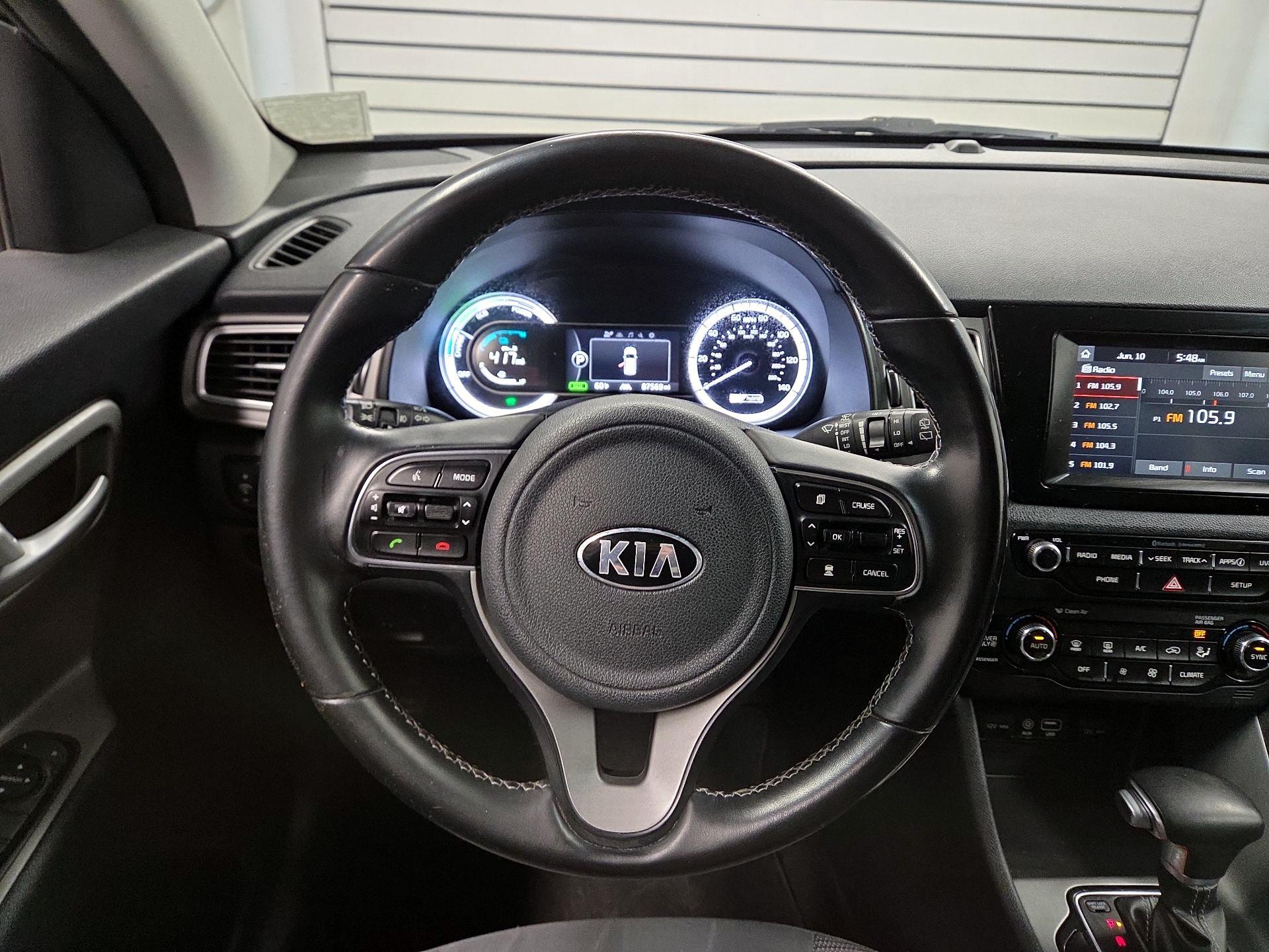 Thumbnail: 2017 Kia Niro - 10