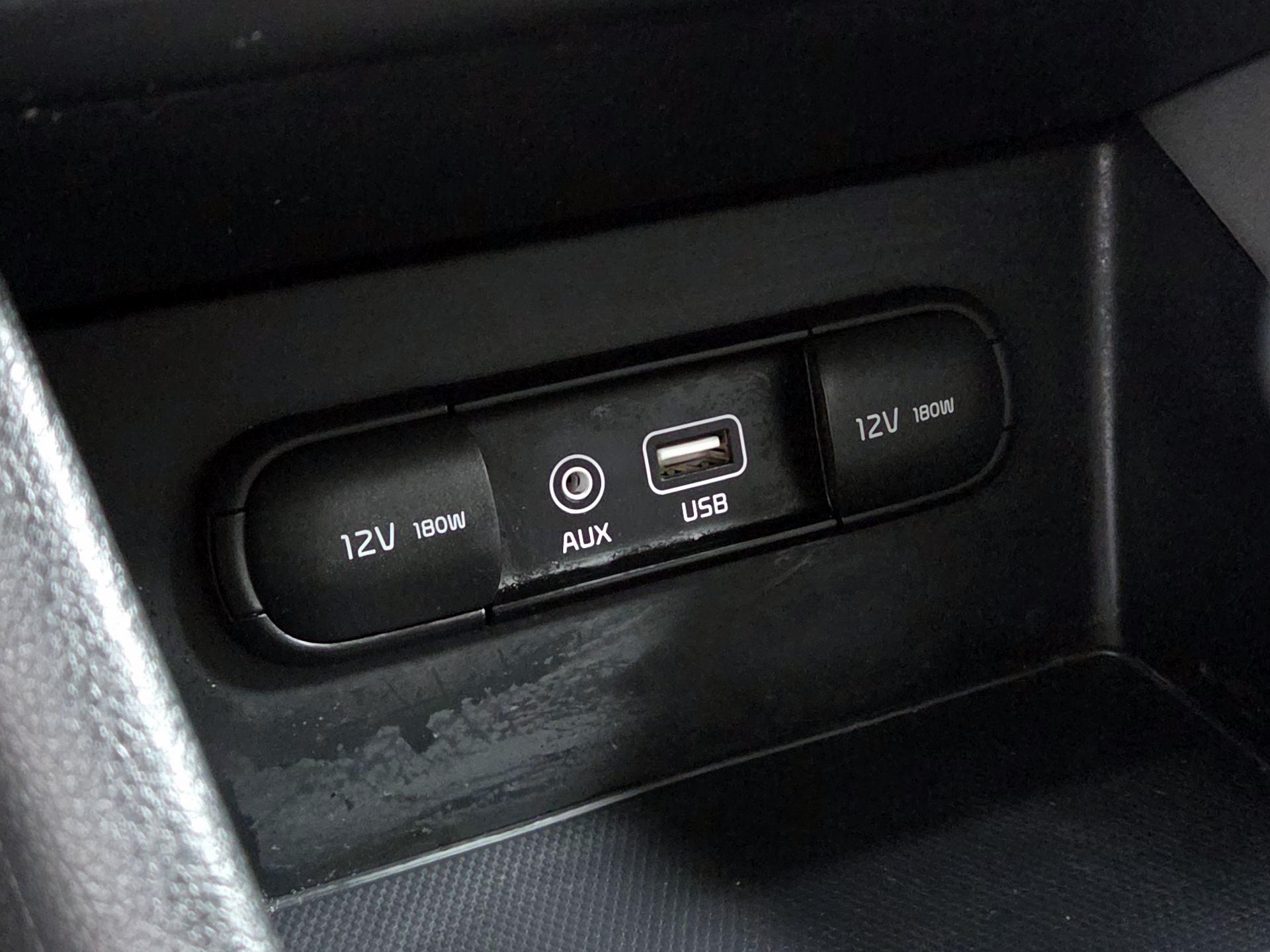 Thumbnail: 2017 Kia Niro - 18