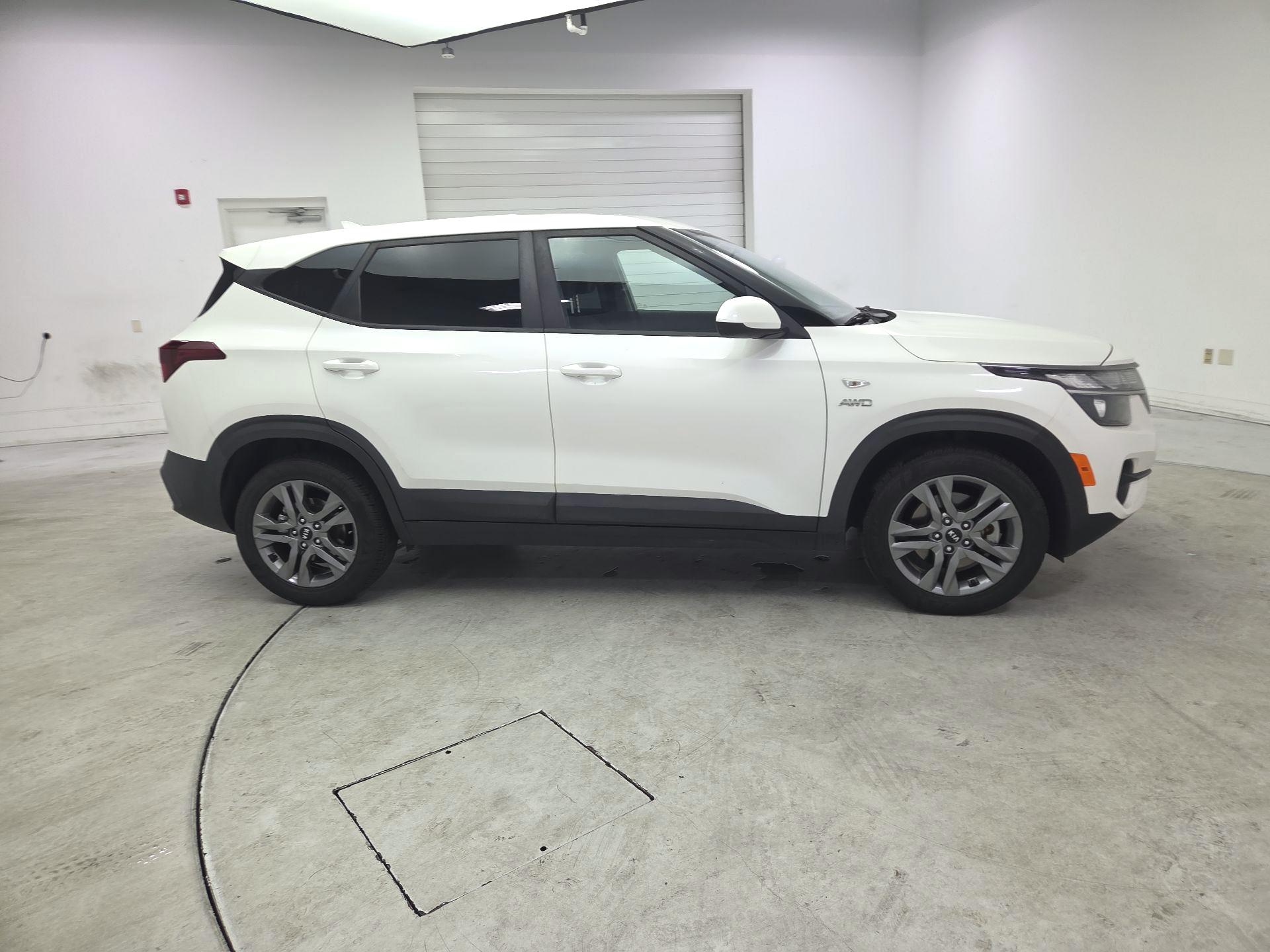 Thumbnail: 2021 Kia Seltos - 4