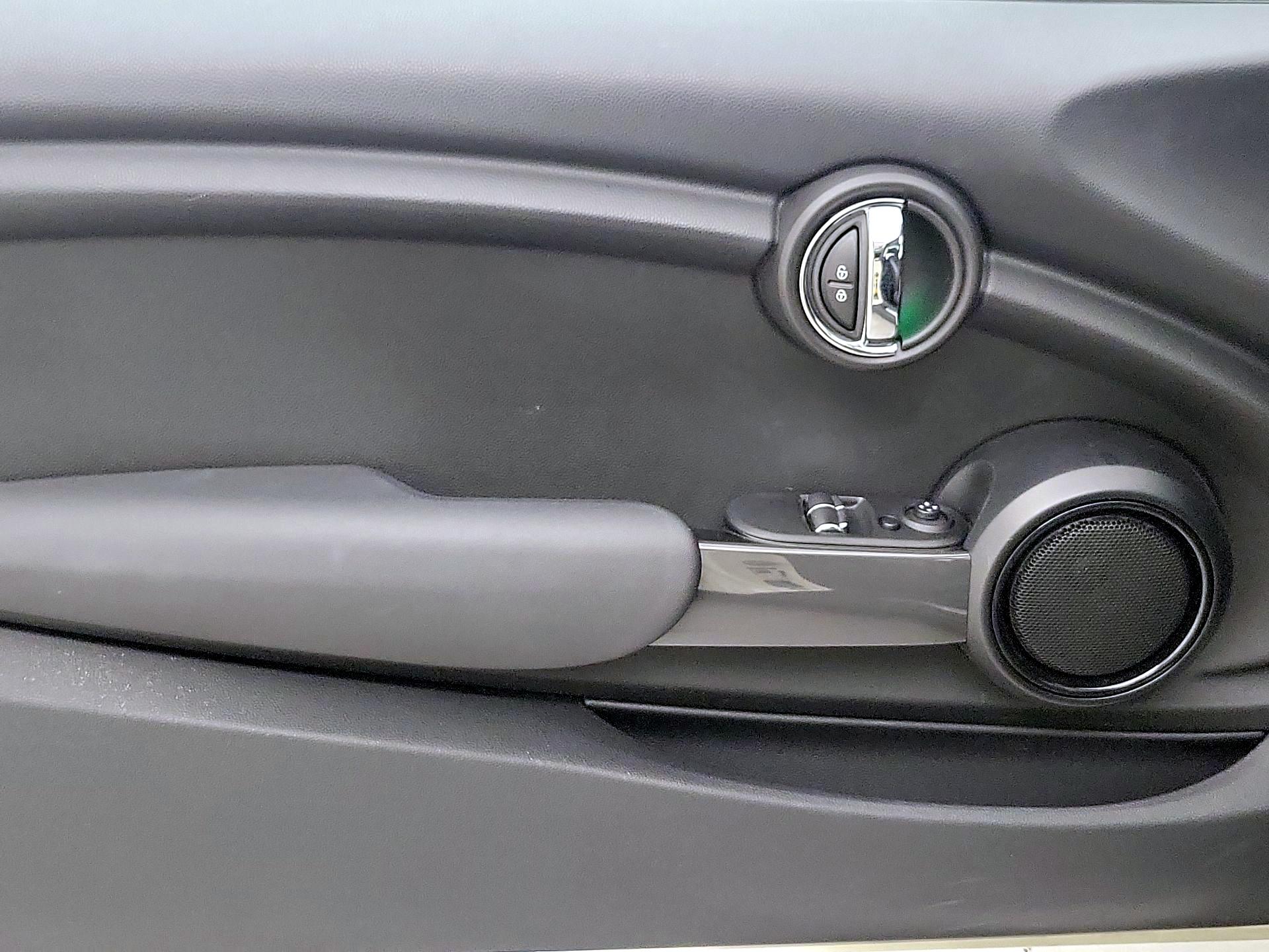 Thumbnail: 2015 MINI Cooper Hardtop - 12