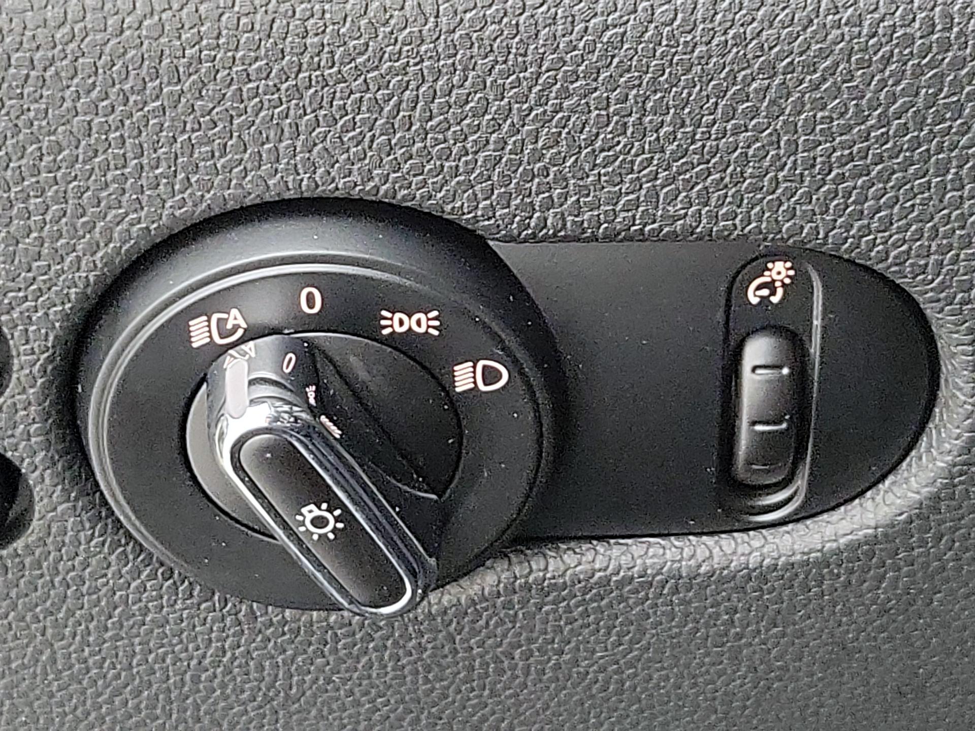 Thumbnail: 2015 MINI Cooper Hardtop - 13