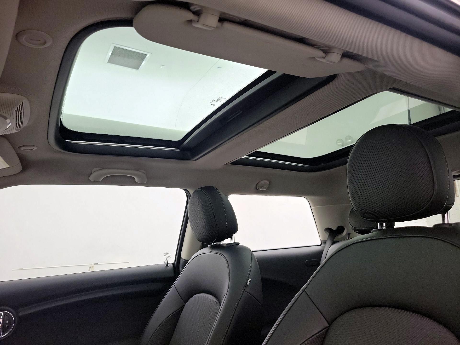 Thumbnail: 2015 MINI Cooper Hardtop - 18