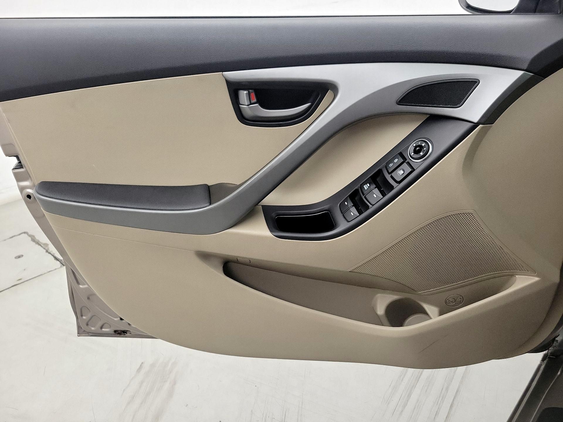 Thumbnail: 2016 Hyundai Elantra - 12