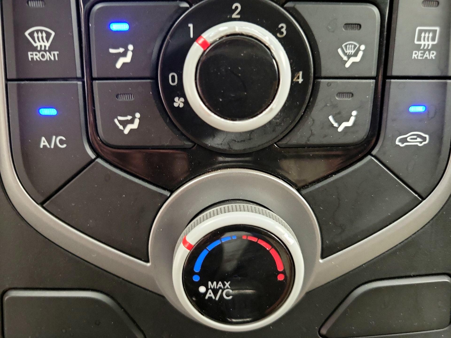 Thumbnail: 2016 Hyundai Elantra - 14