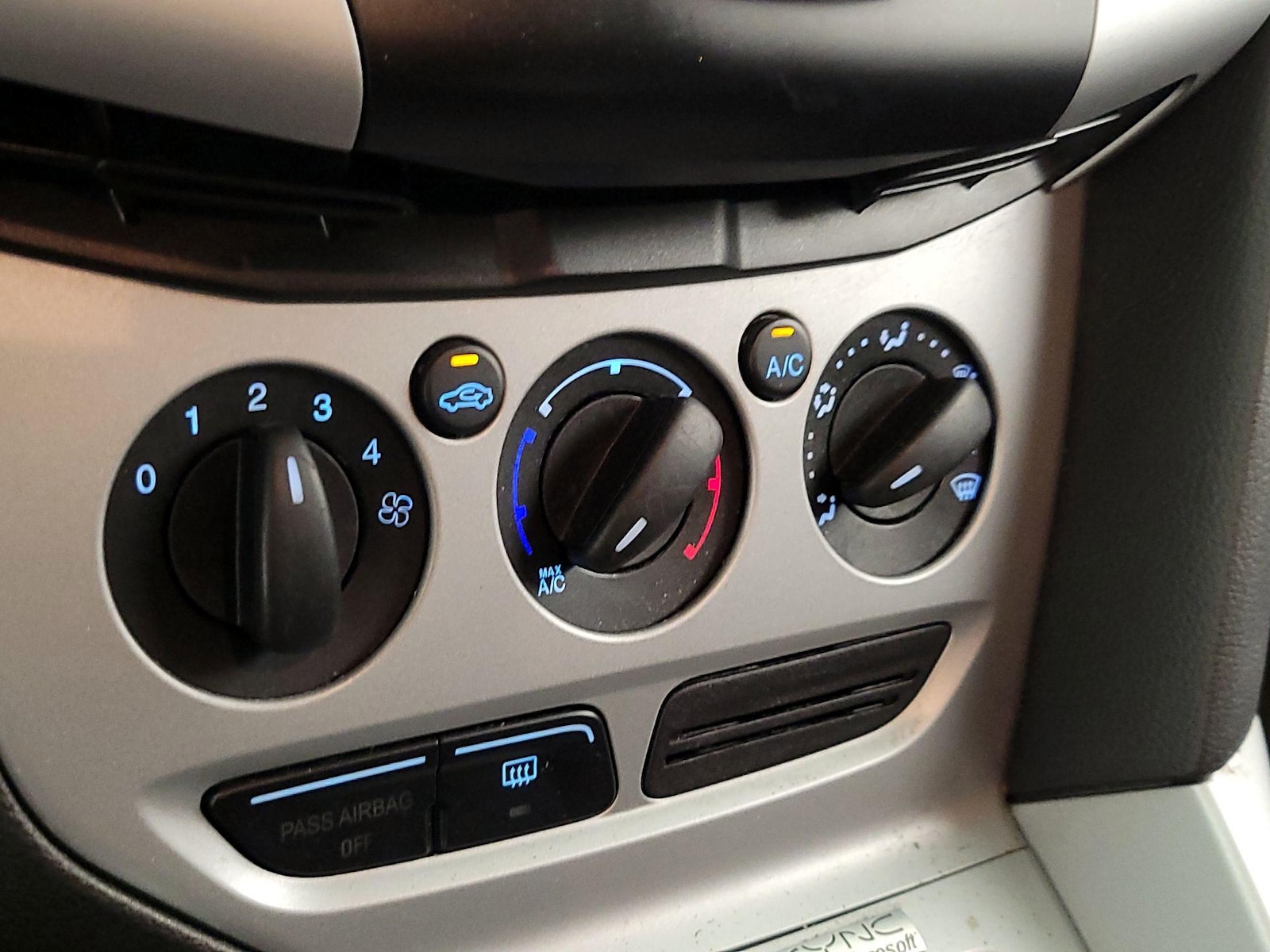 2014 Ford Focus SE - Photo 16