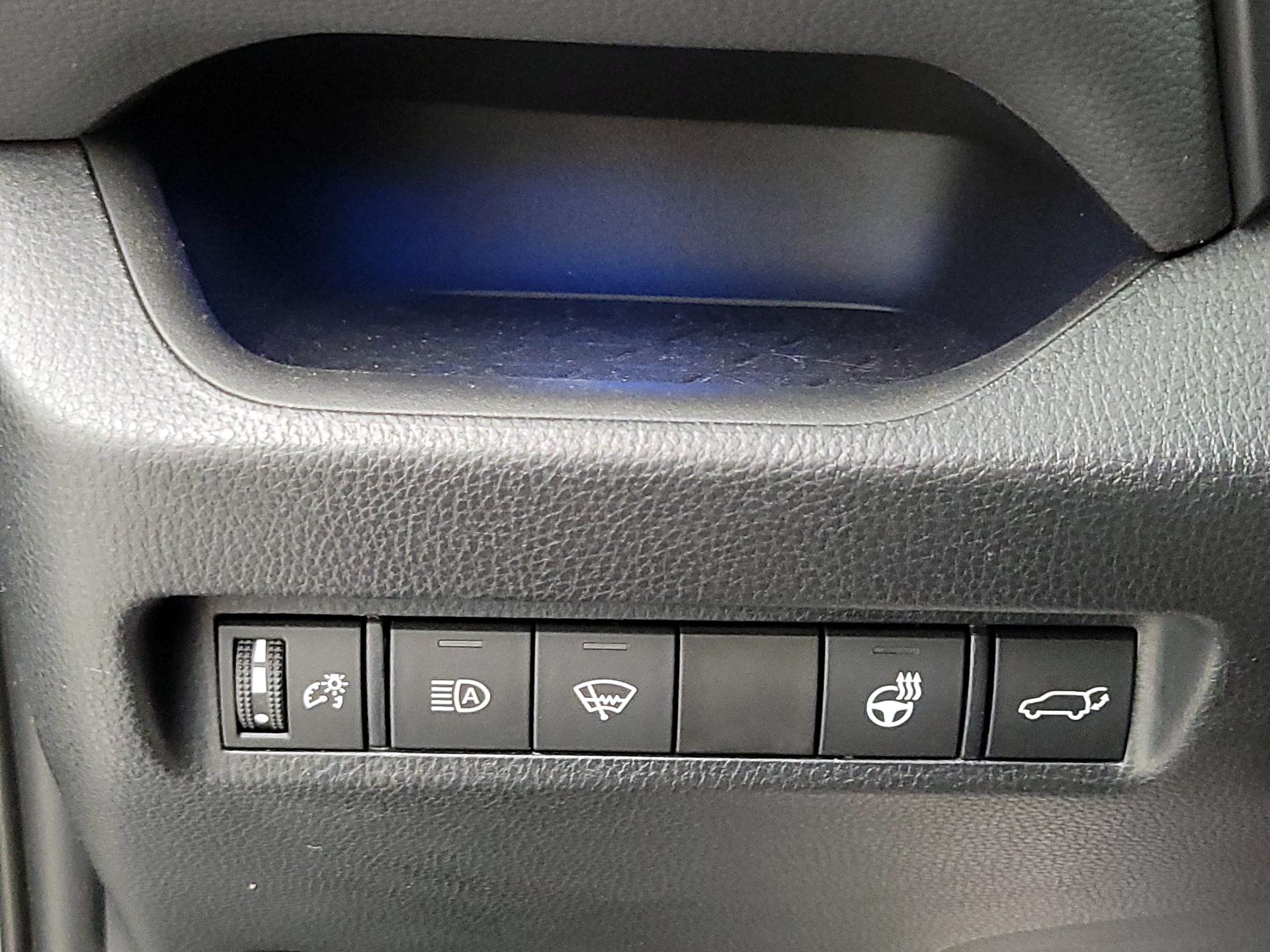 Thumbnail: 2022 Toyota RAV4 - 13