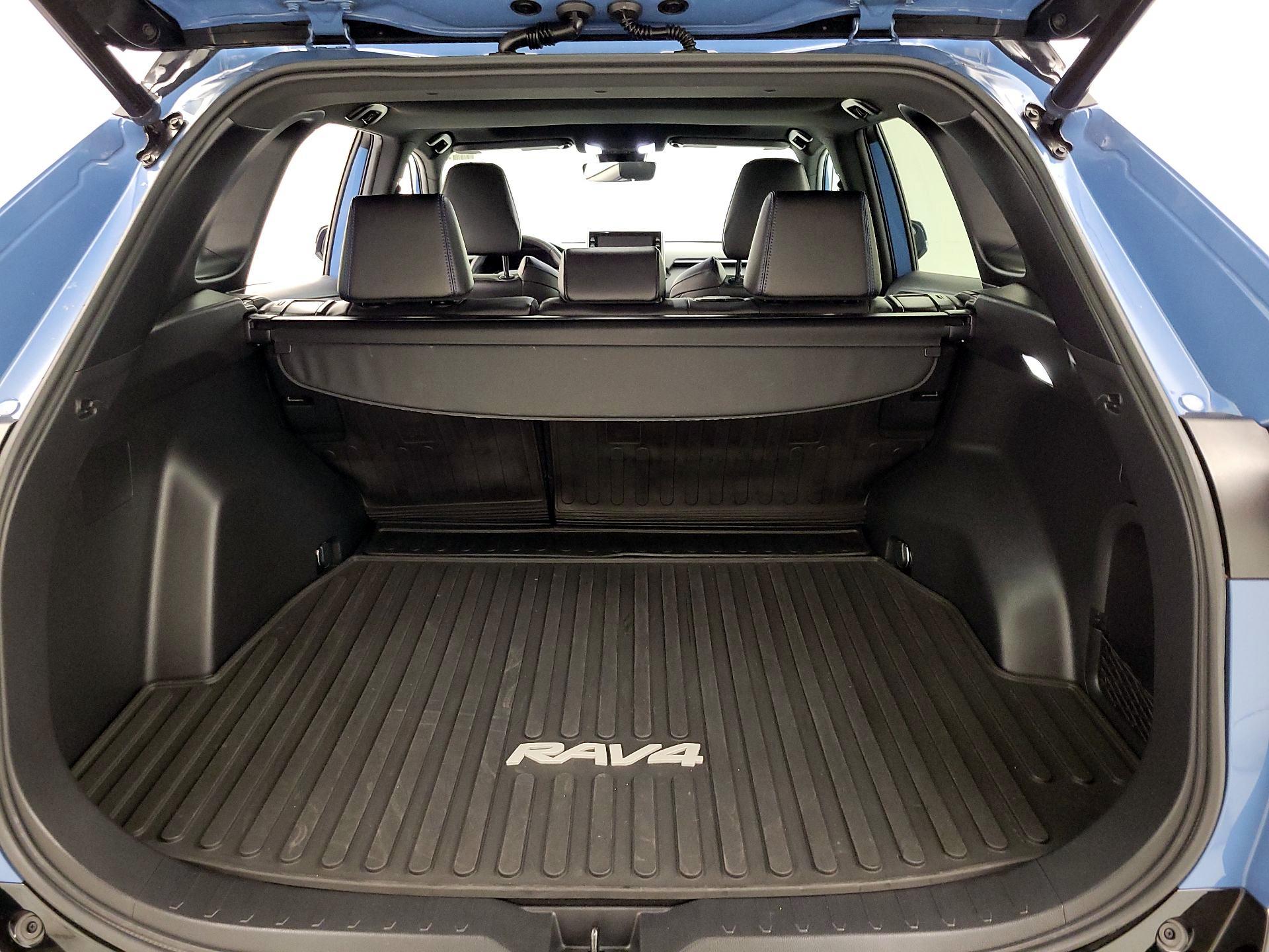 Thumbnail: 2022 Toyota RAV4 - 19