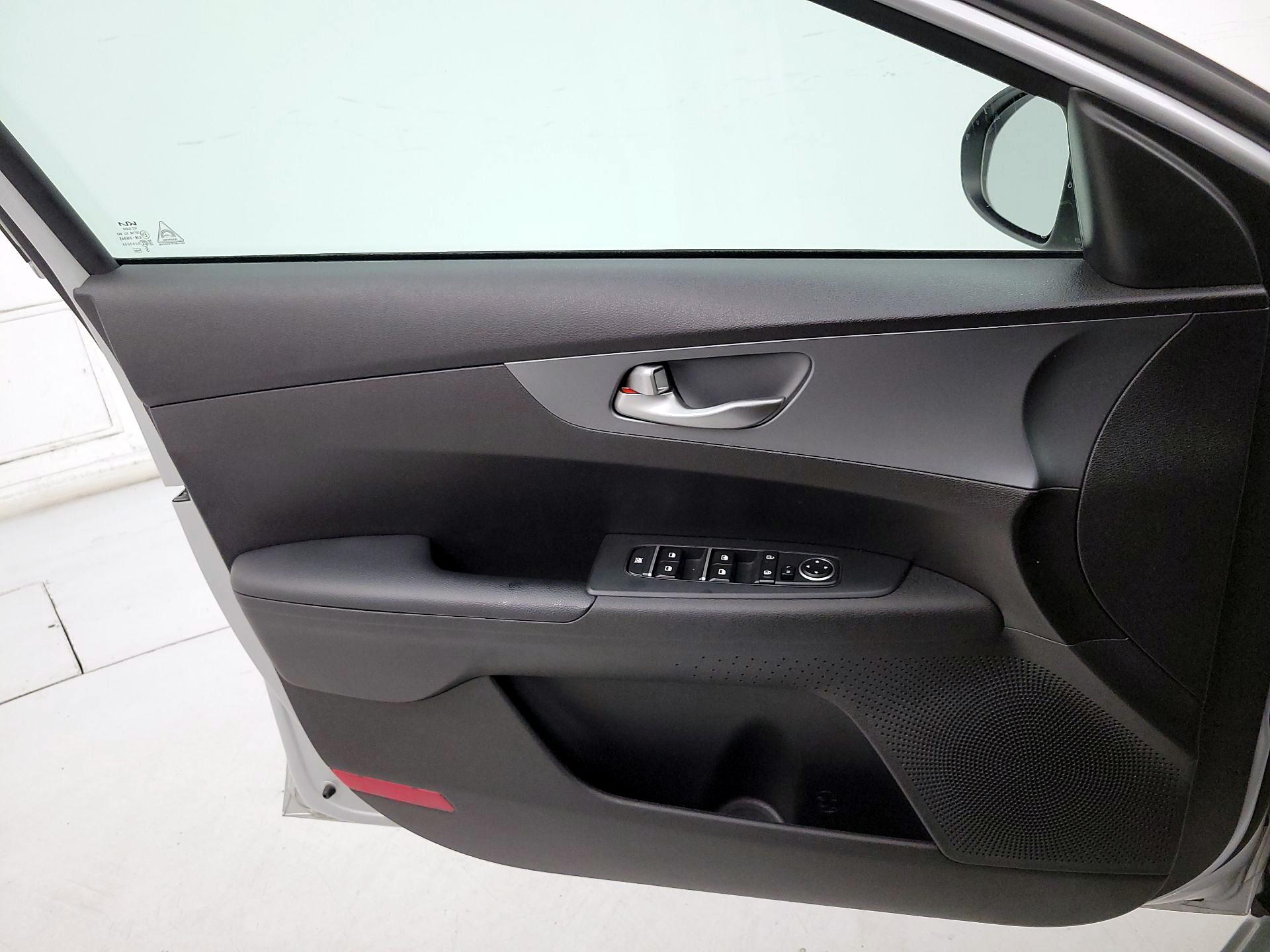 Thumbnail: 2021 Kia Forte - 12