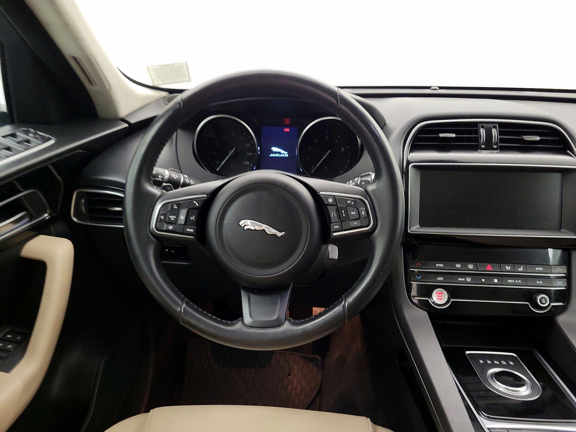 Thumbnail: 2020 Jaguar F-Pace - 10