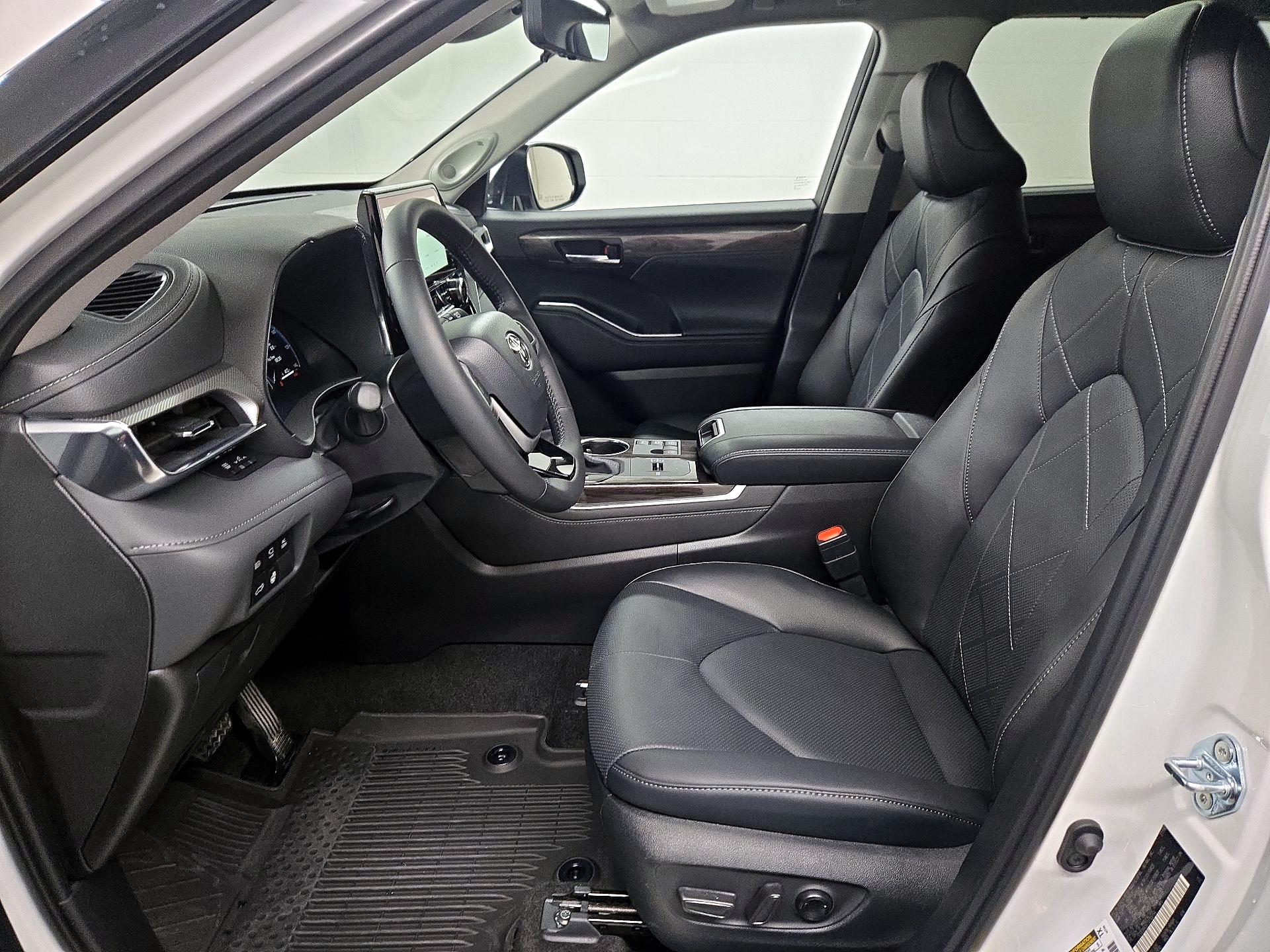 Thumbnail: 2026 Toyota Highlander - 11