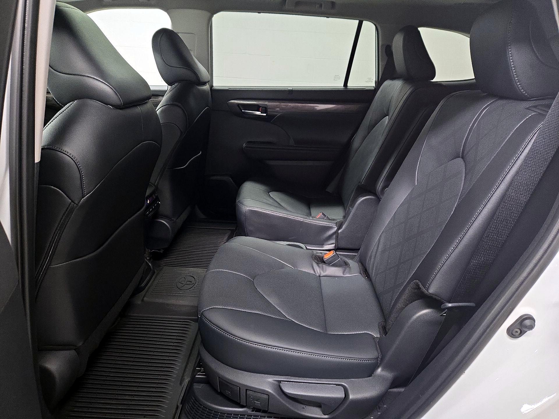 Thumbnail: 2026 Toyota Highlander - 20