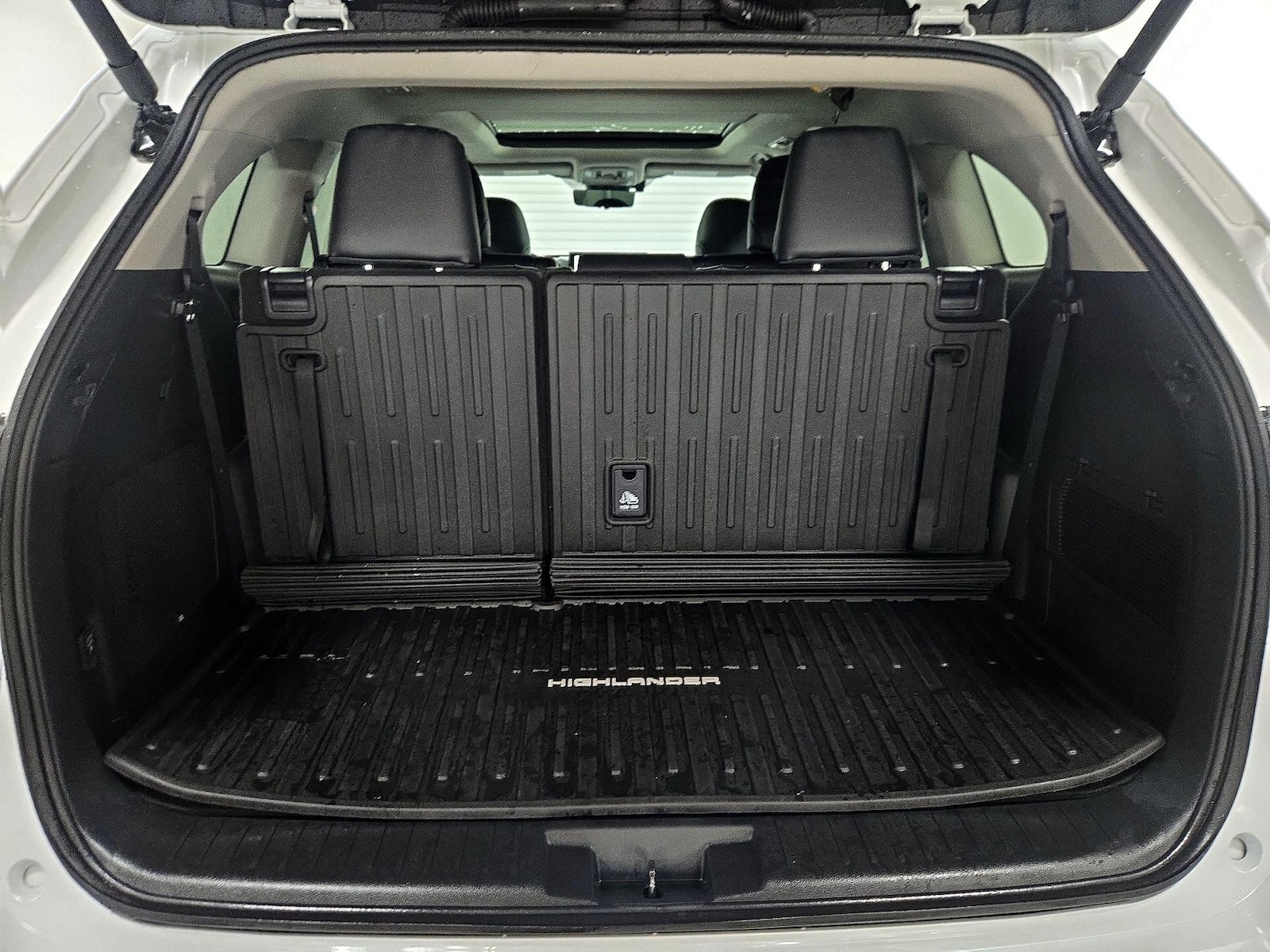 2026 Toyota Highlander Platinum - Photo 23