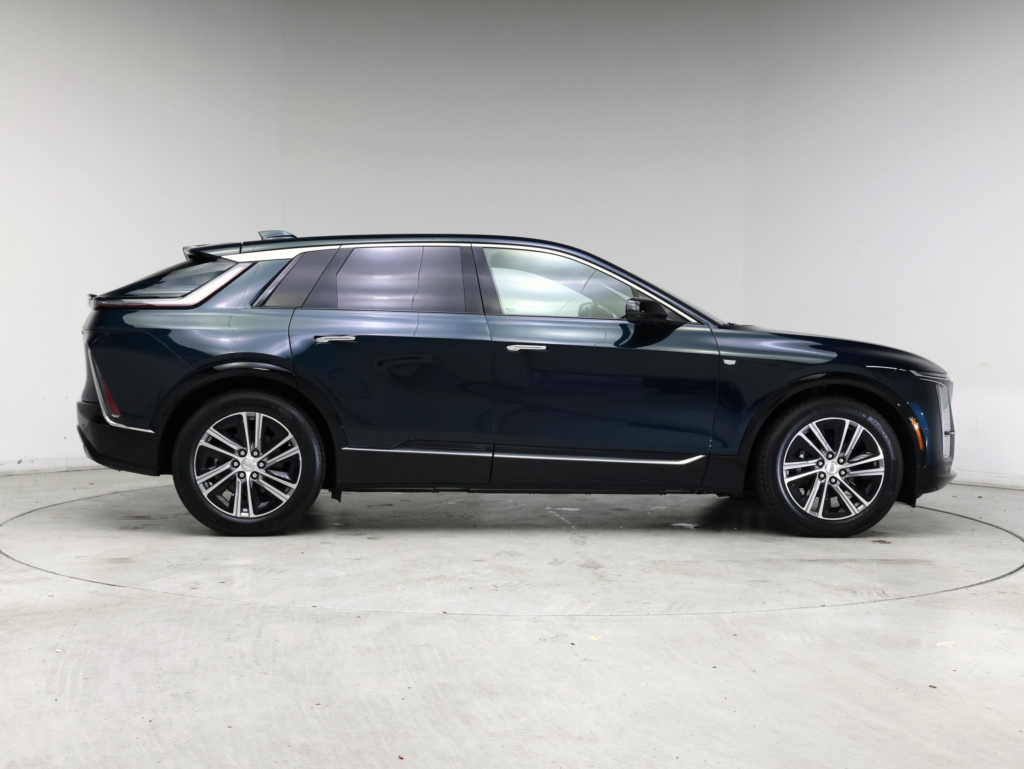 Thumbnail: 2025 Cadillac Lyriq - 7