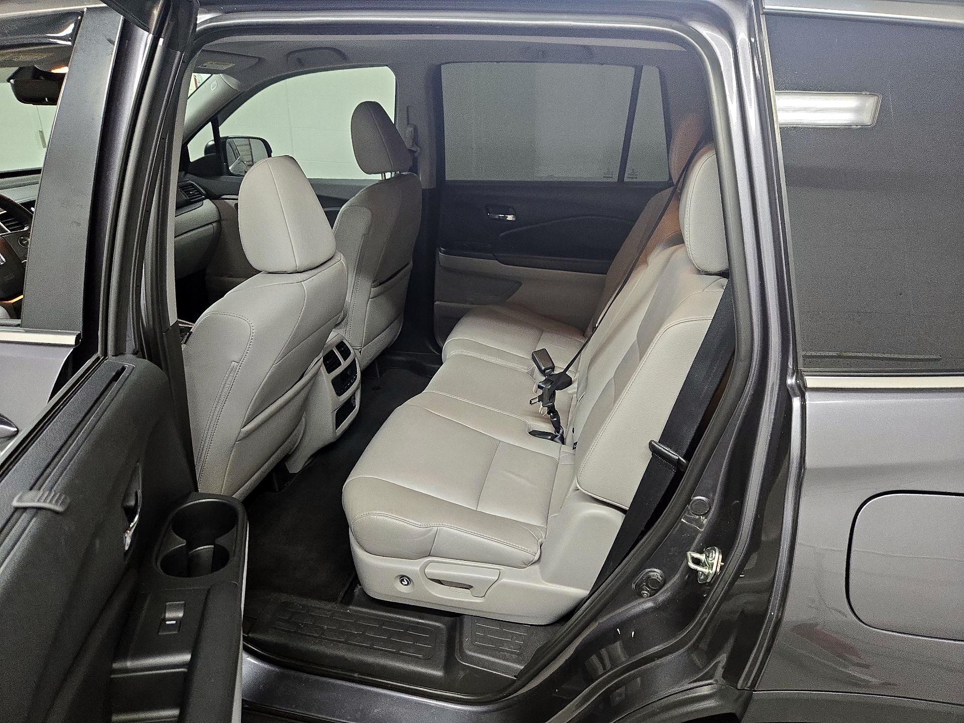 Thumbnail: 2020 Honda Pilot - 20
