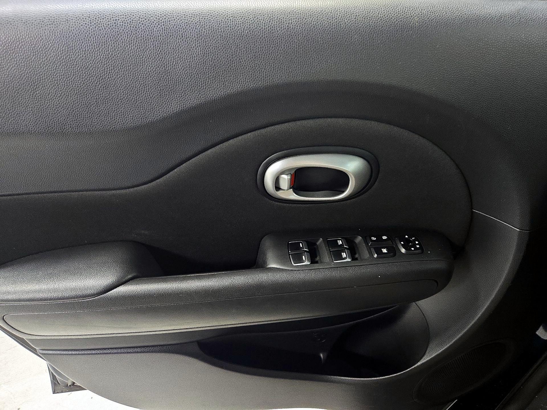 Thumbnail: 2017 Kia Soul - 12