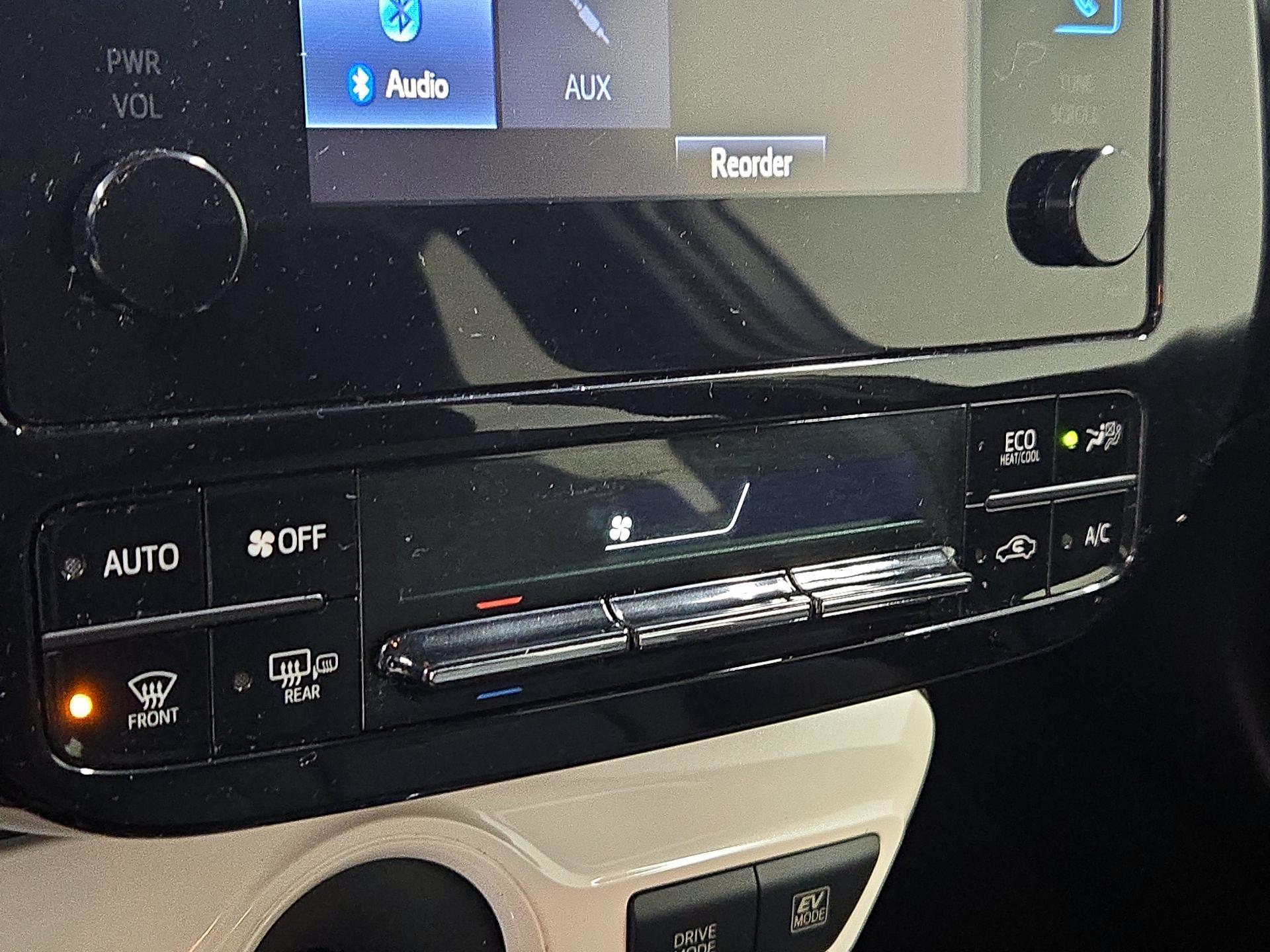 Thumbnail: 2016 Toyota Prius - 16