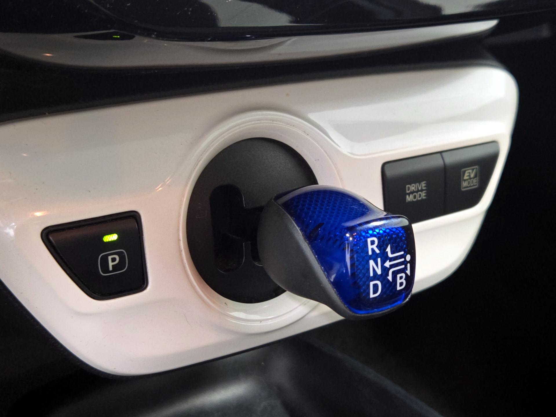 Thumbnail: 2016 Toyota Prius - 17