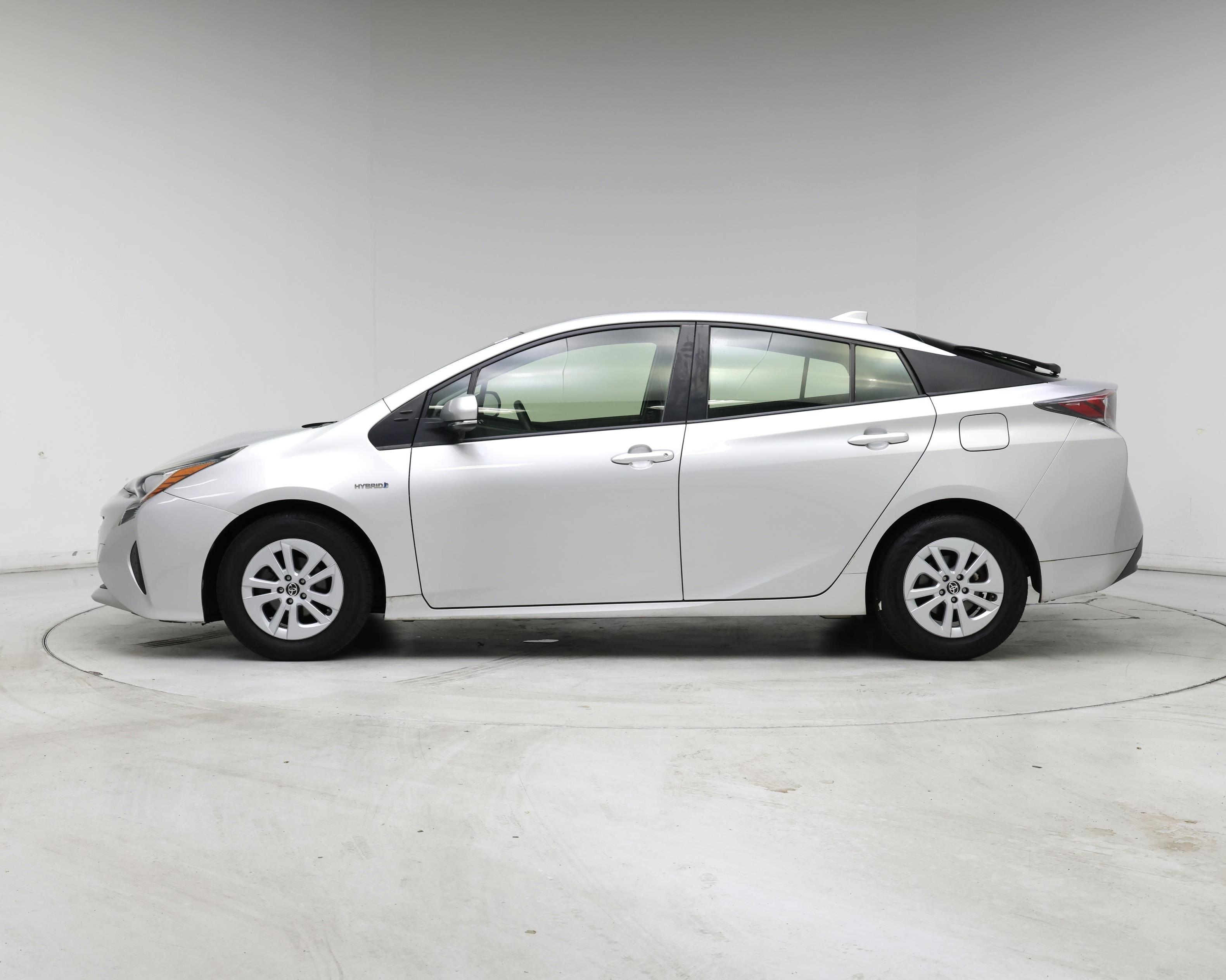 Thumbnail: 2016 Toyota Prius - 3