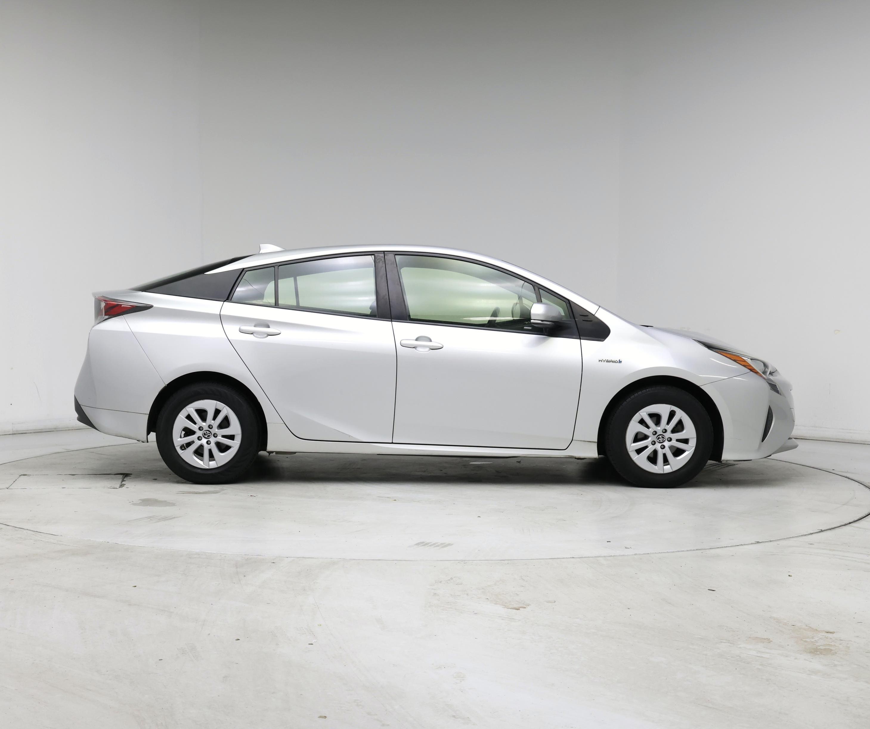 Thumbnail: 2016 Toyota Prius - 7