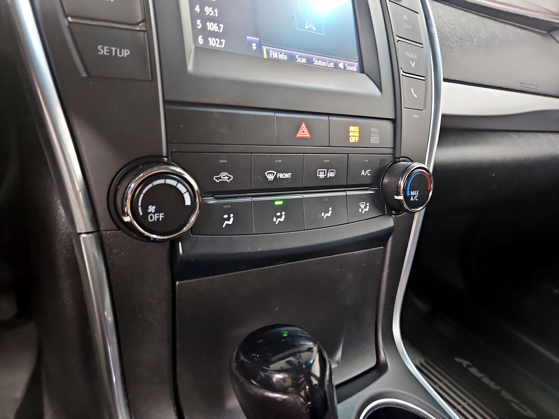 Thumbnail: 2016 Toyota Camry - 16